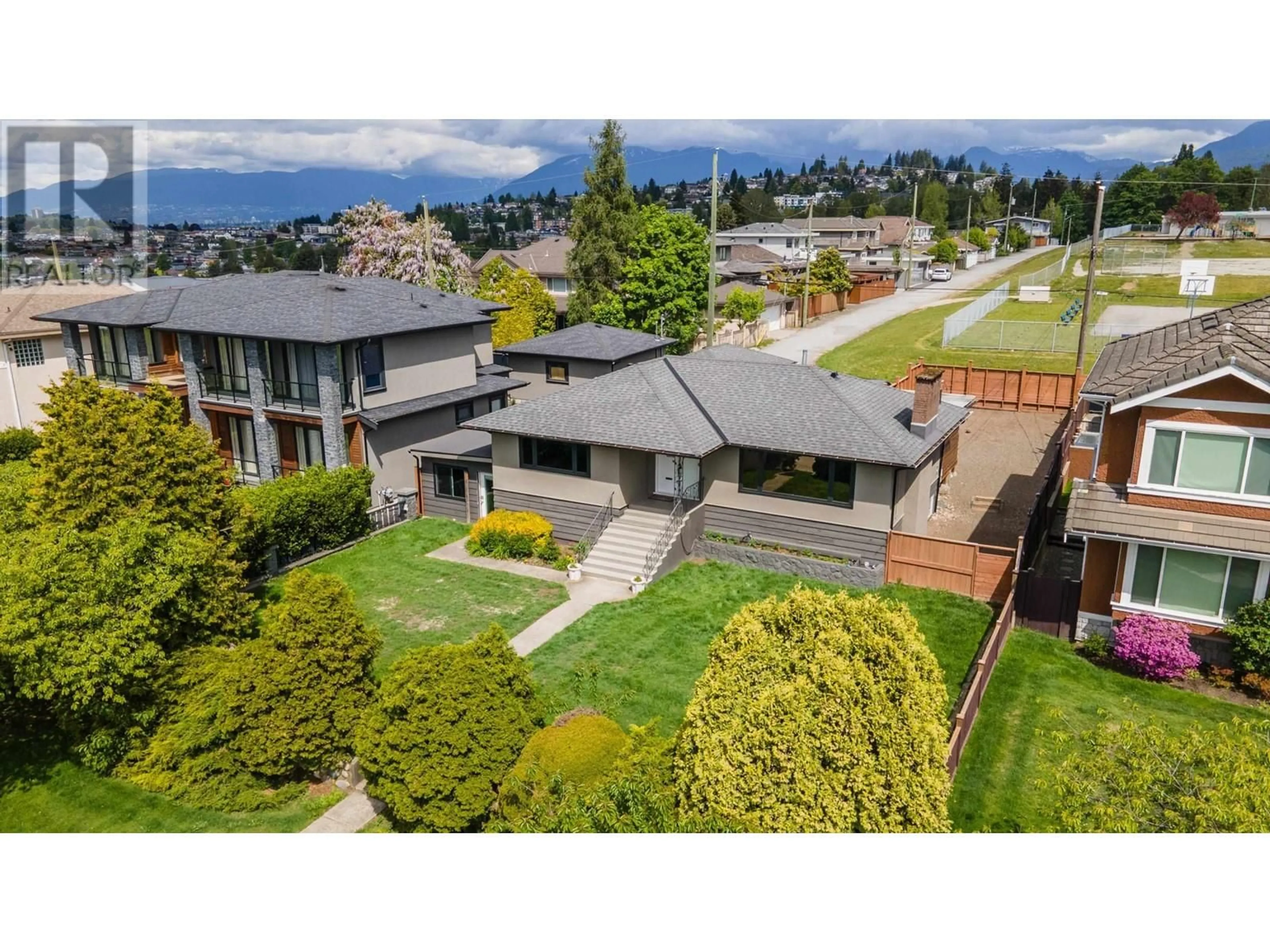 A pic from outside/outdoor area/front of a property/back of a property/a pic from drone, mountain view for 5865 CHARLES STREET, Burnaby British Columbia V5B2G6