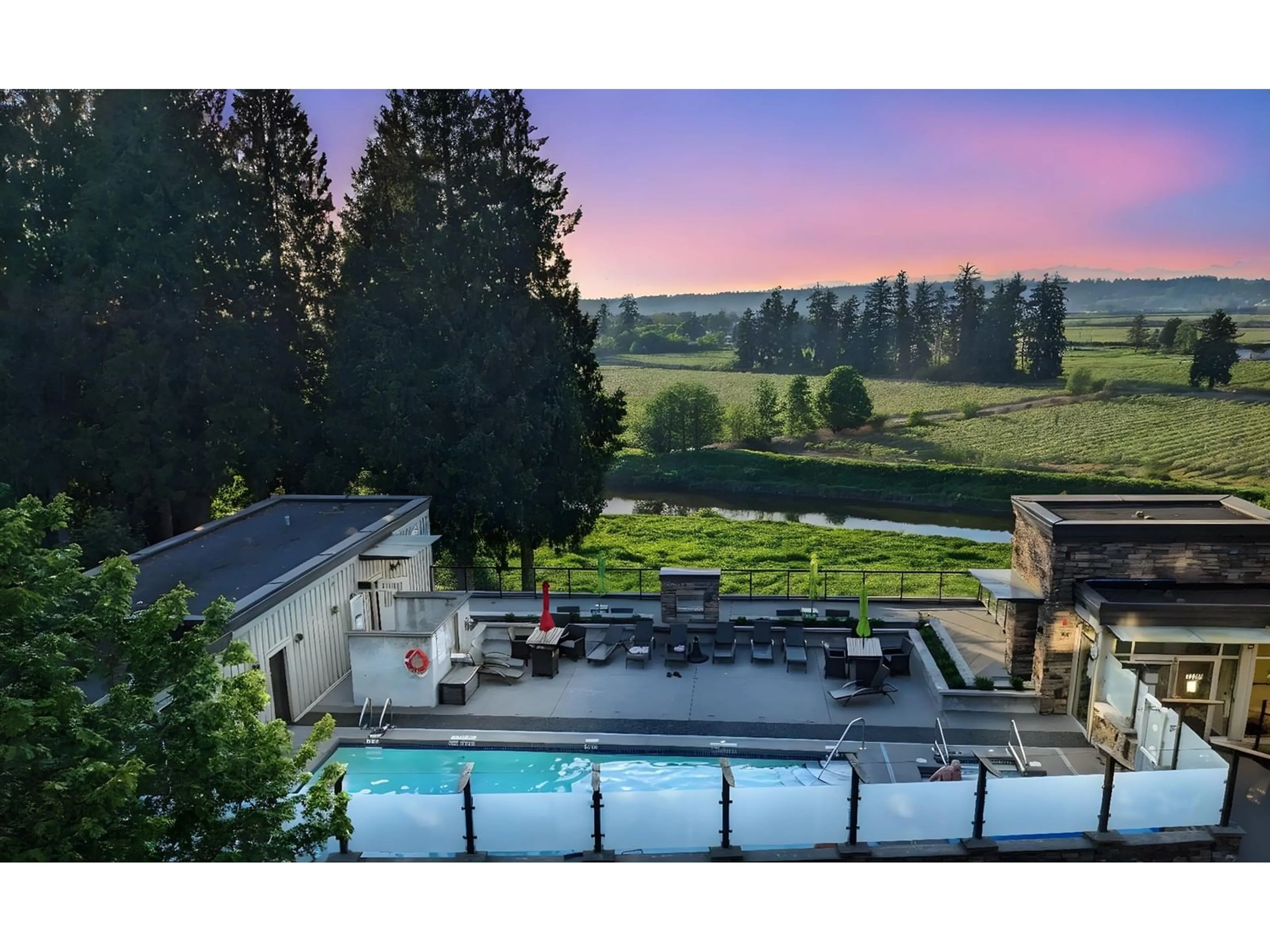 Pool for 304 - 15155 36, Surrey British Columbia V4A9T4