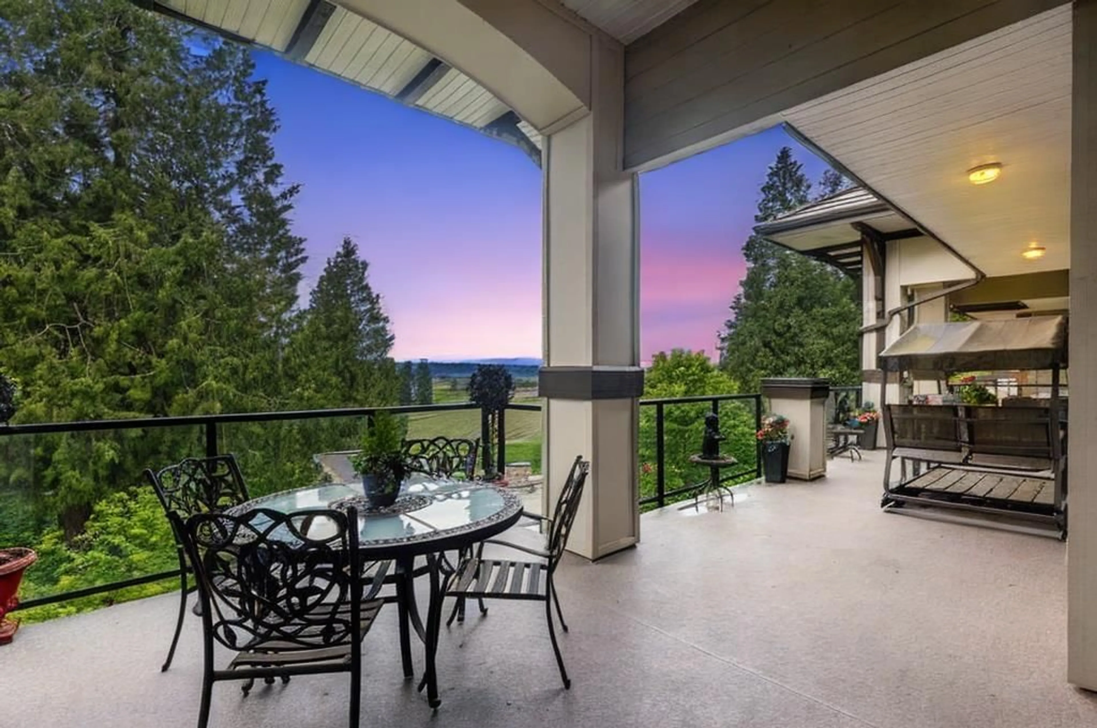 Patio, mountain view for 304 - 15155 36, Surrey British Columbia V4A9T4