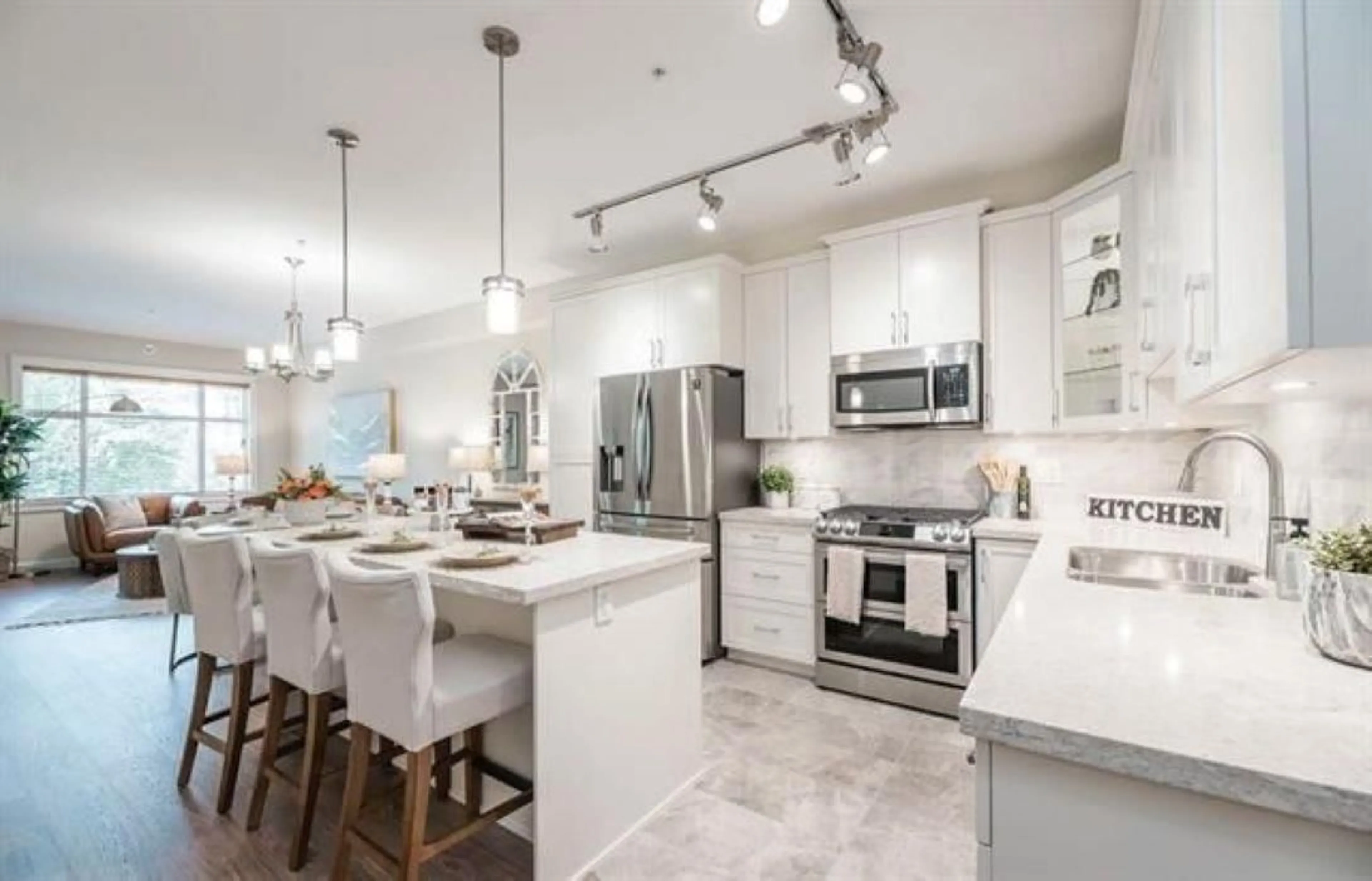 Open concept kitchen, ceramic/tile floor for 211 - 20932 83, Langley British Columbia V2Y0K8