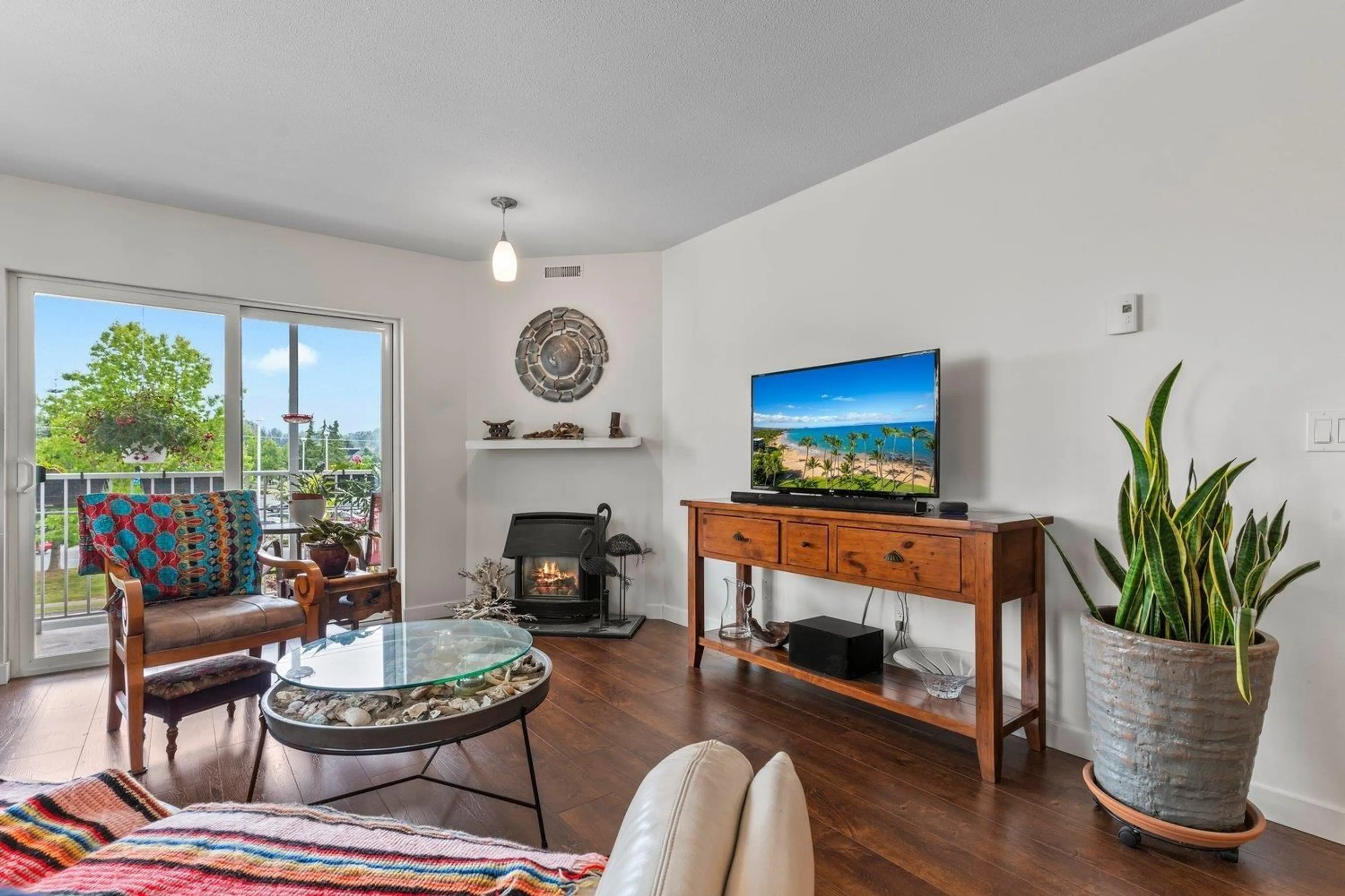 Living room with furniture, unknown for 303 - 9175 EDWARD STREET, Chilliwack British Columbia V2P4C5