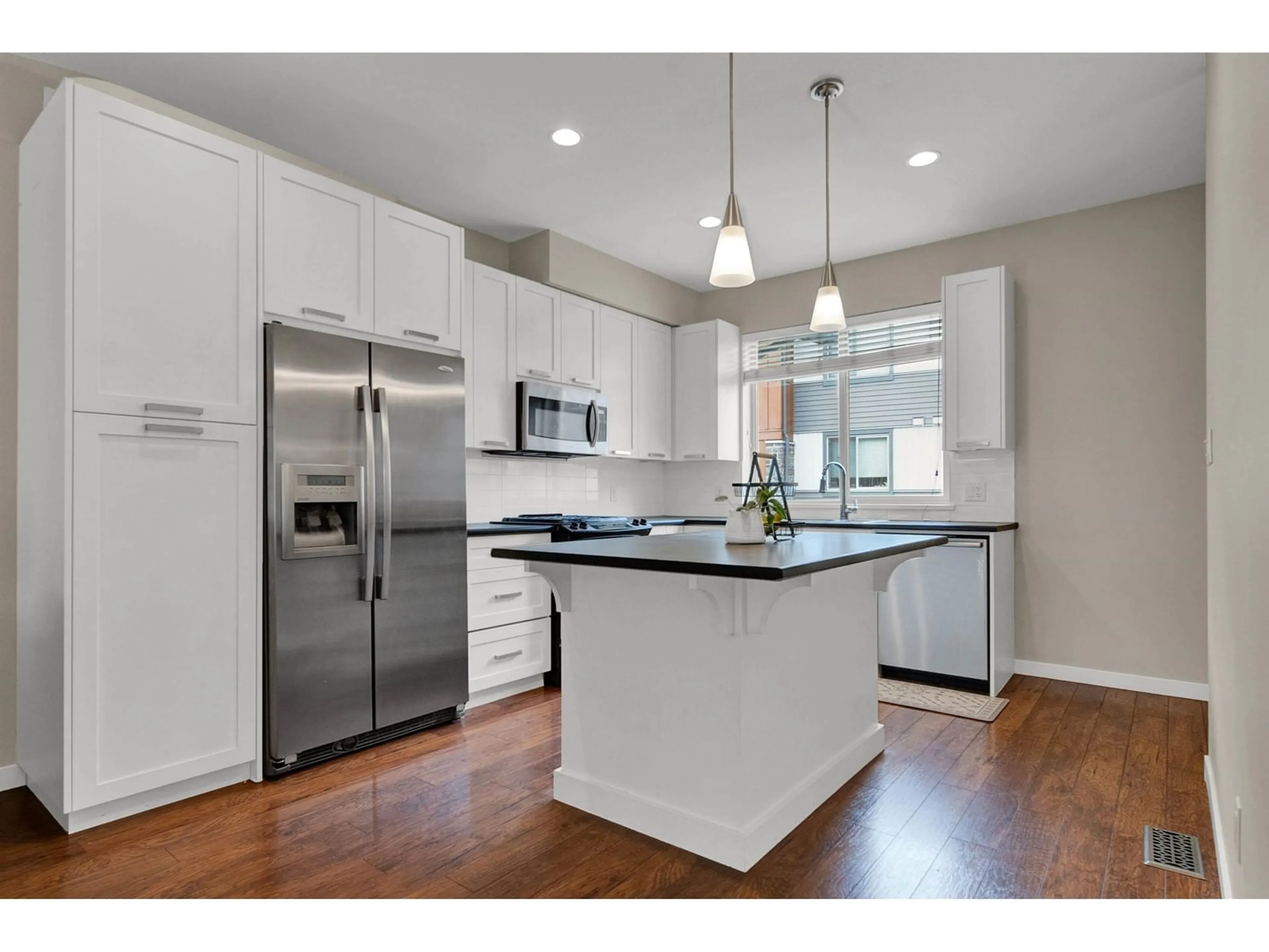 Open concept kitchen, unknown for 60 - 34248 KING, Abbotsford British Columbia V2S0B1