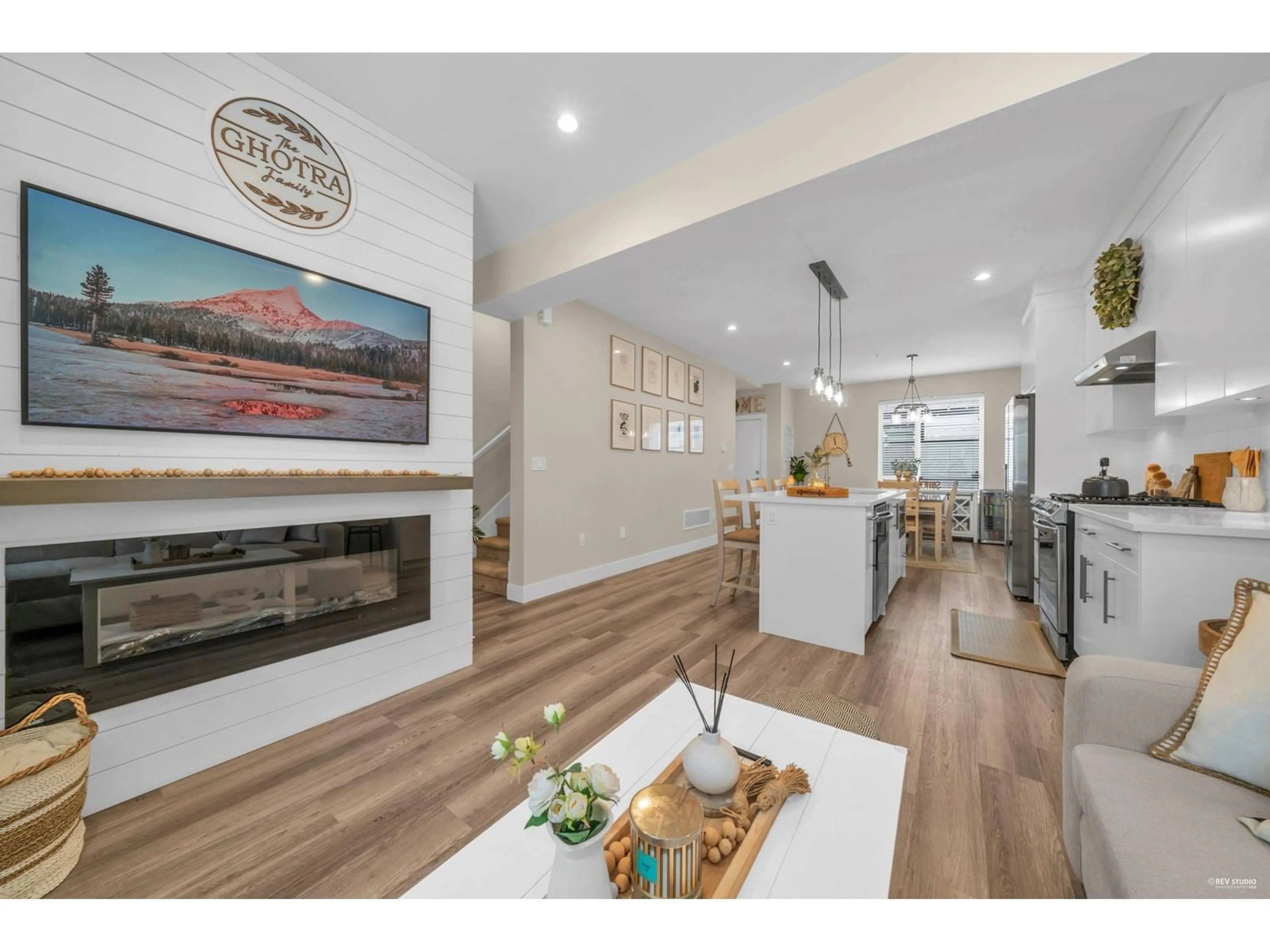 Open concept kitchen, wood/laminate floor for 14 - 5515 199A, Langley British Columbia V3A0L4