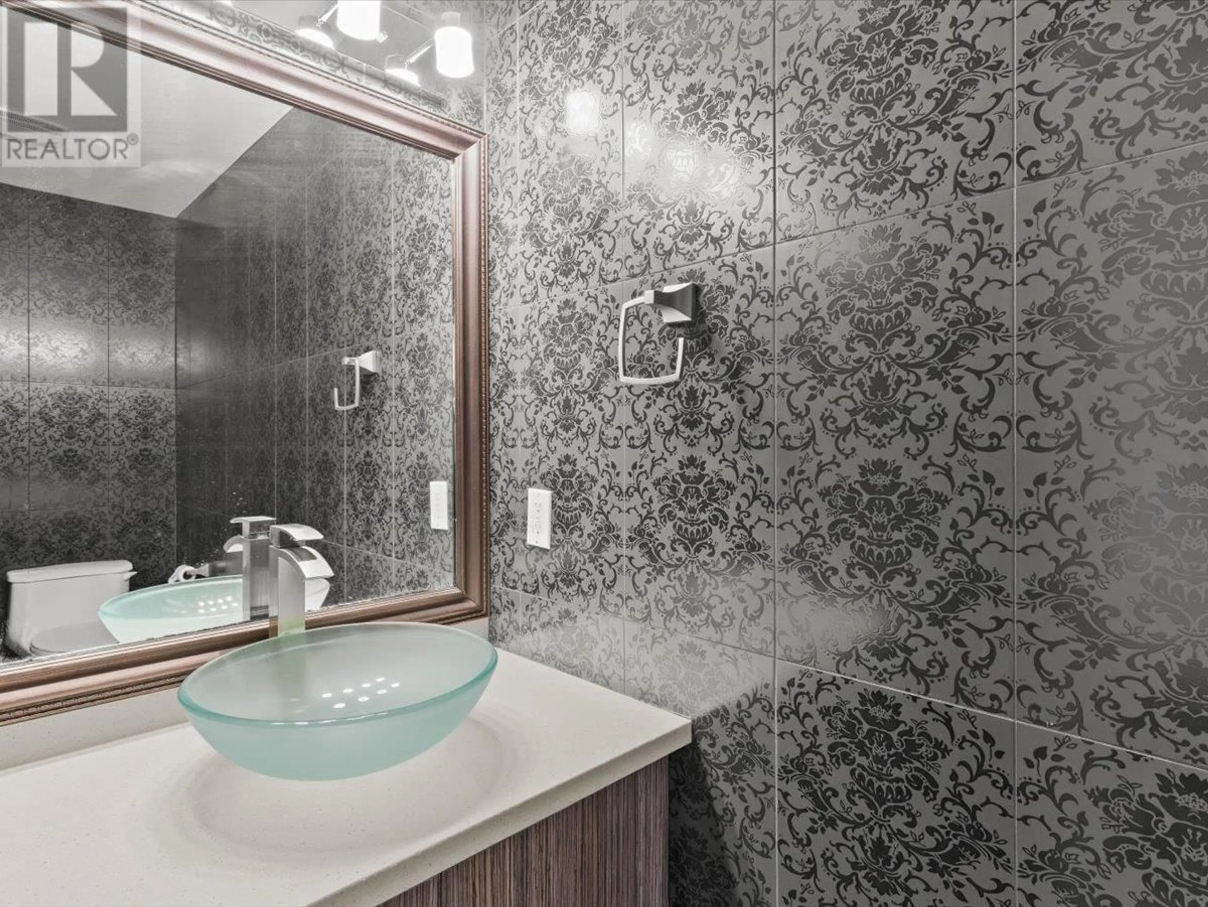 Contemporary bathroom, ceramic/tile floor for 62 SHORELINE CIRCLE, Port Moody British Columbia V3N0H2