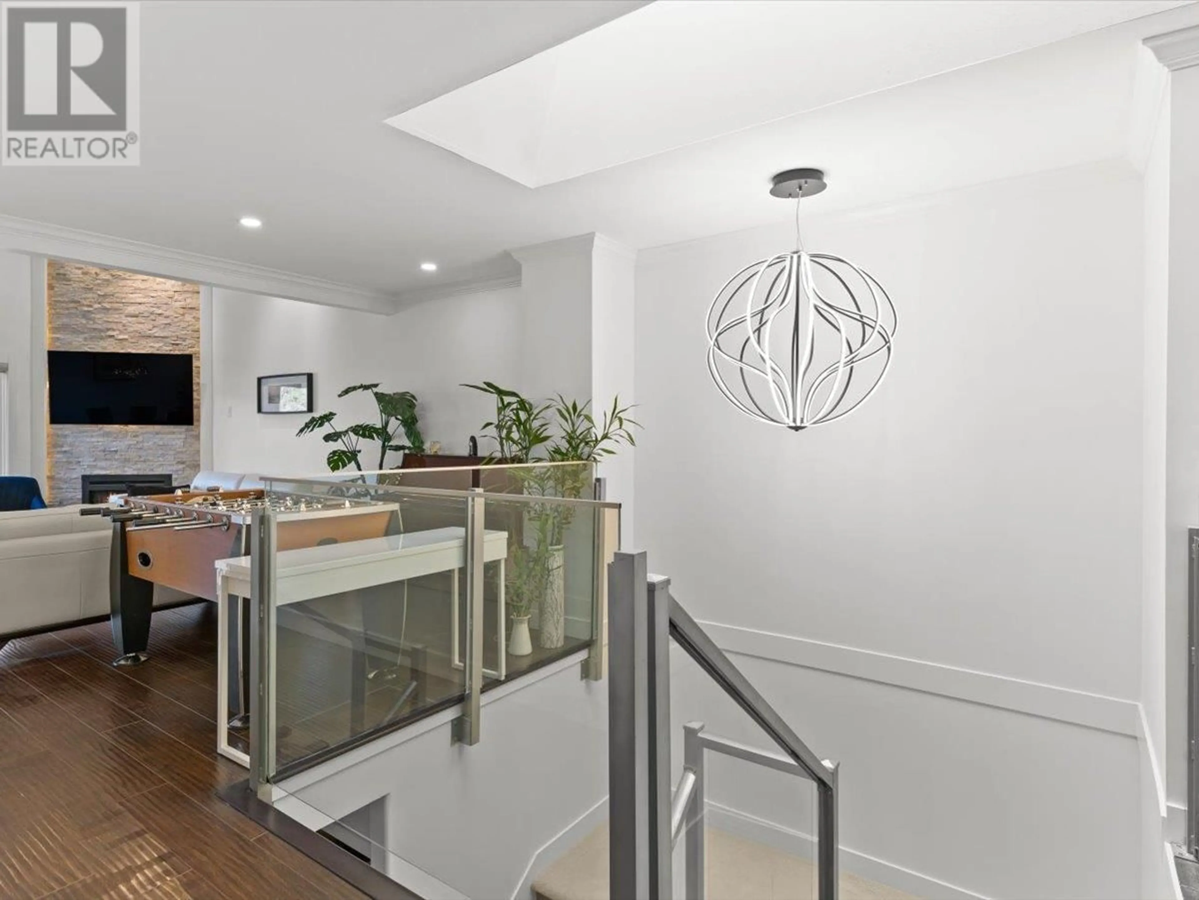 Indoor foyer for 62 SHORELINE CIRCLE, Port Moody British Columbia V3N0H2