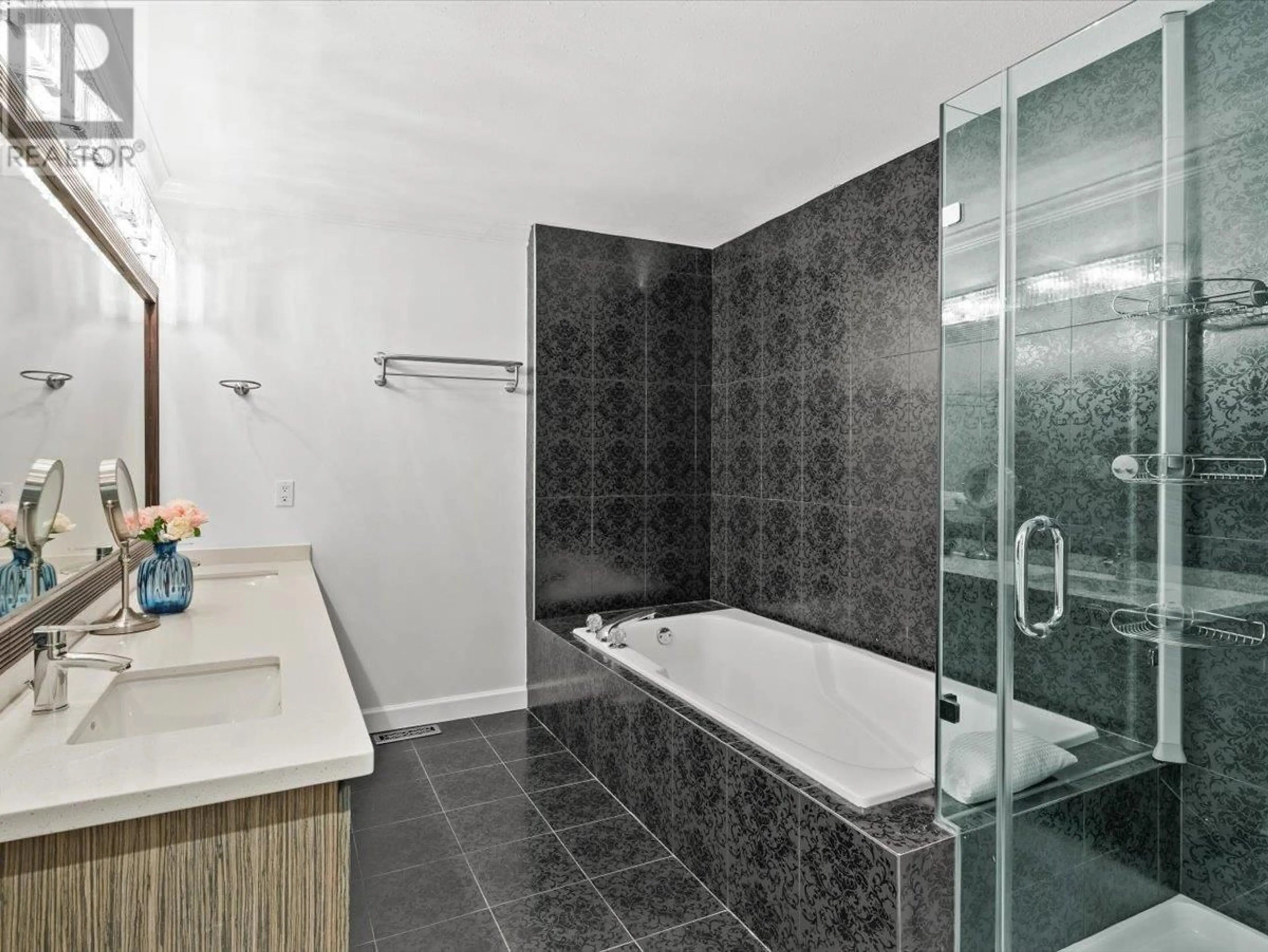 Contemporary bathroom, ceramic/tile floor for 62 SHORELINE CIRCLE, Port Moody British Columbia V3N0H2