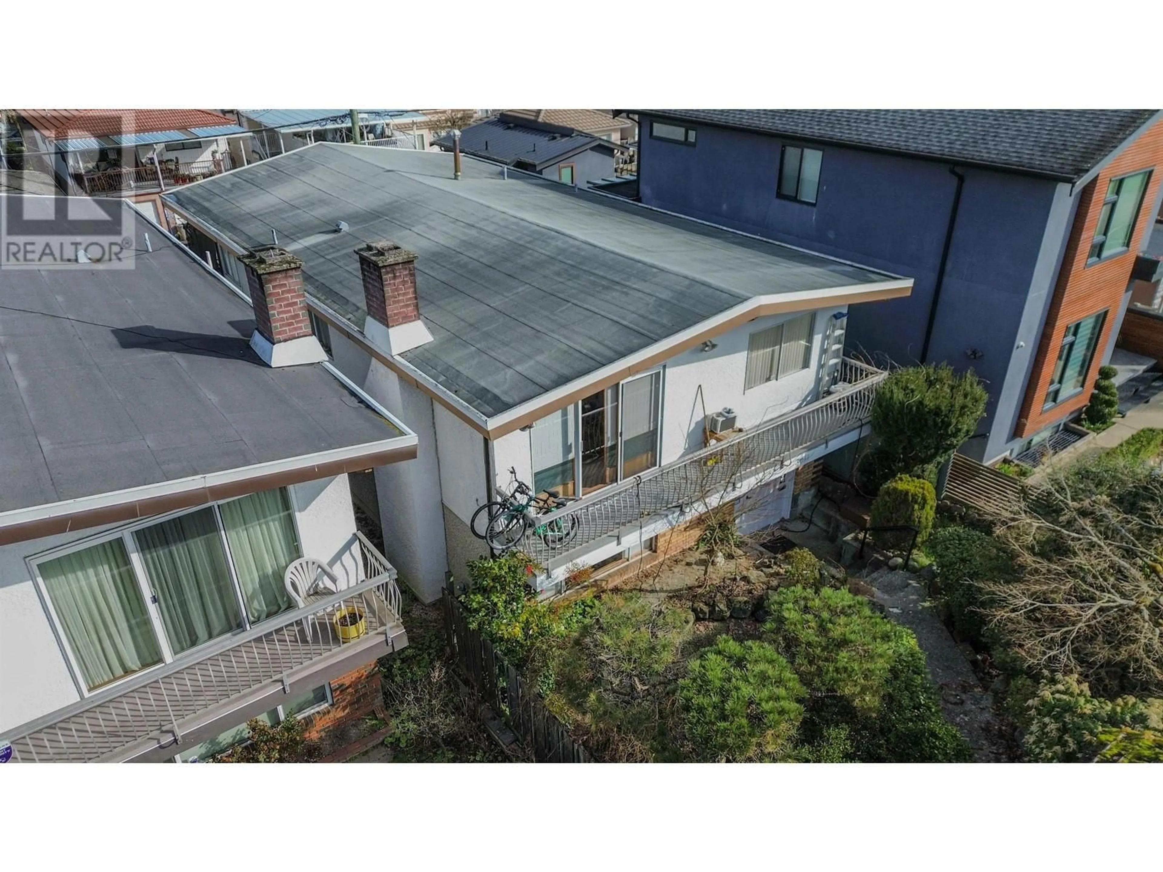 A pic from outside/outdoor area/front of a property/back of a property/a pic from drone, city buildings view from balcony for 3011 29TH STREET, Vancouver British Columbia V5R1V9