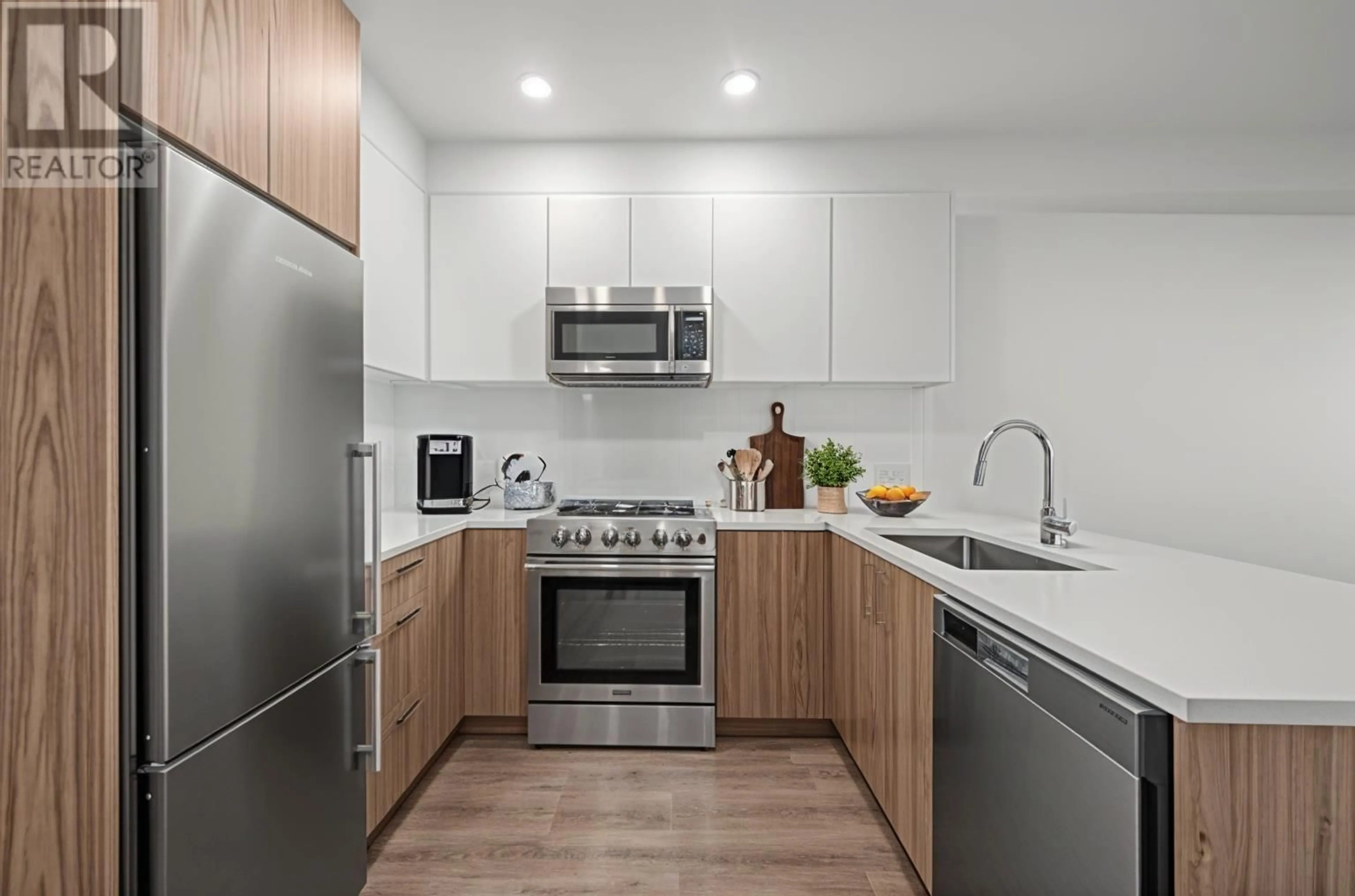 Standard kitchen, unknown for 307 - 5535 HASTINGS STREET, Burnaby British Columbia V5B1R2