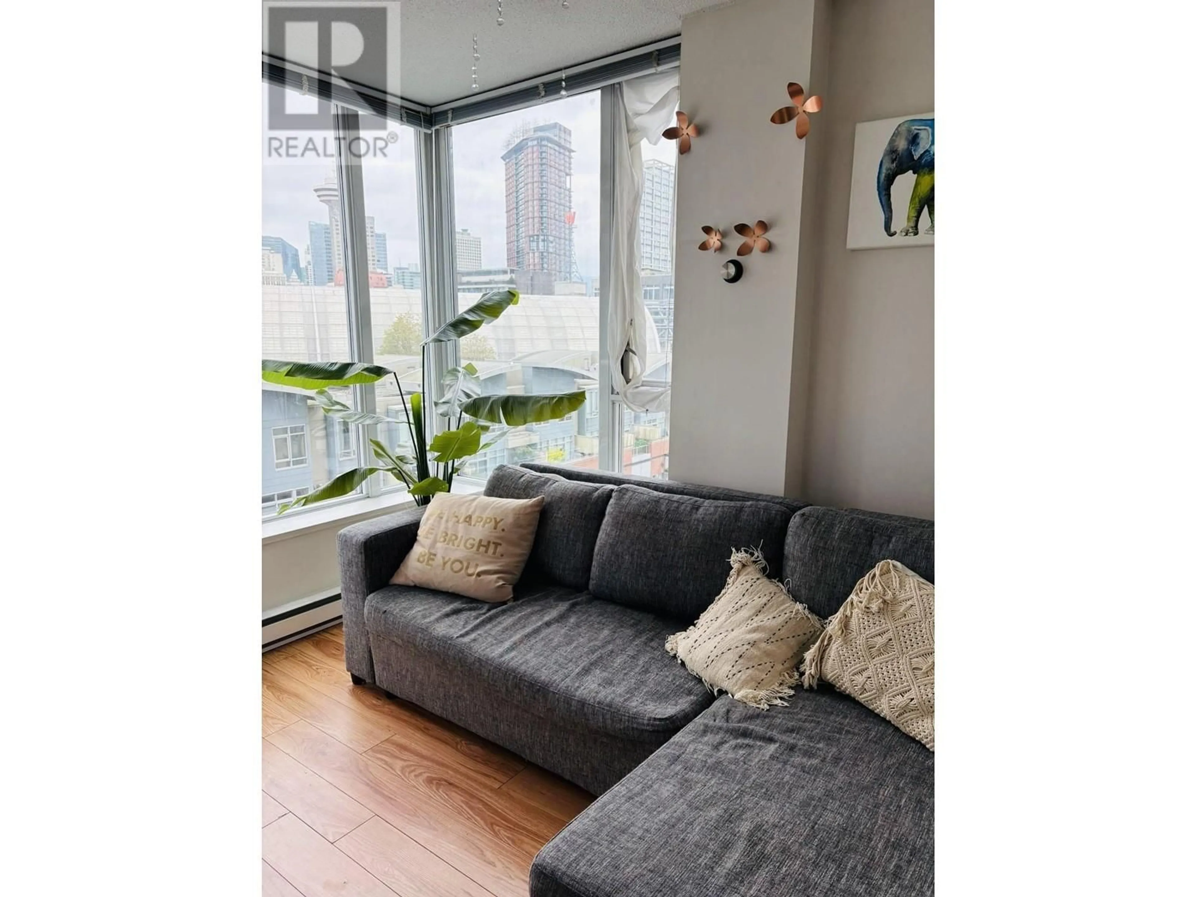 Living room with furniture, wood/laminate floor for 903 - 550 TAYLOR STREET, Vancouver British Columbia V6B1R1