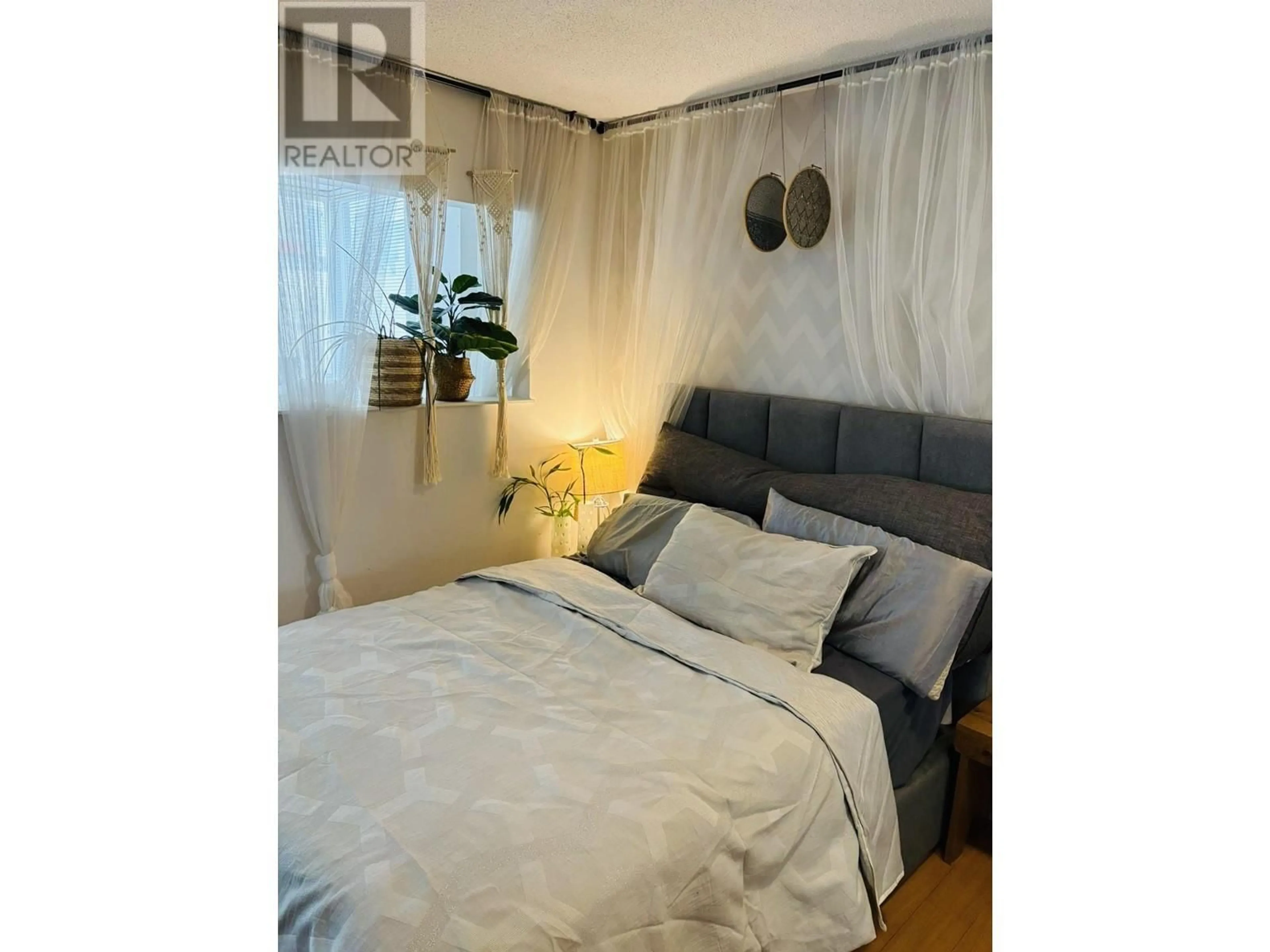 Bedroom with bed, wood/laminate floor for 903 - 550 TAYLOR STREET, Vancouver British Columbia V6B1R1