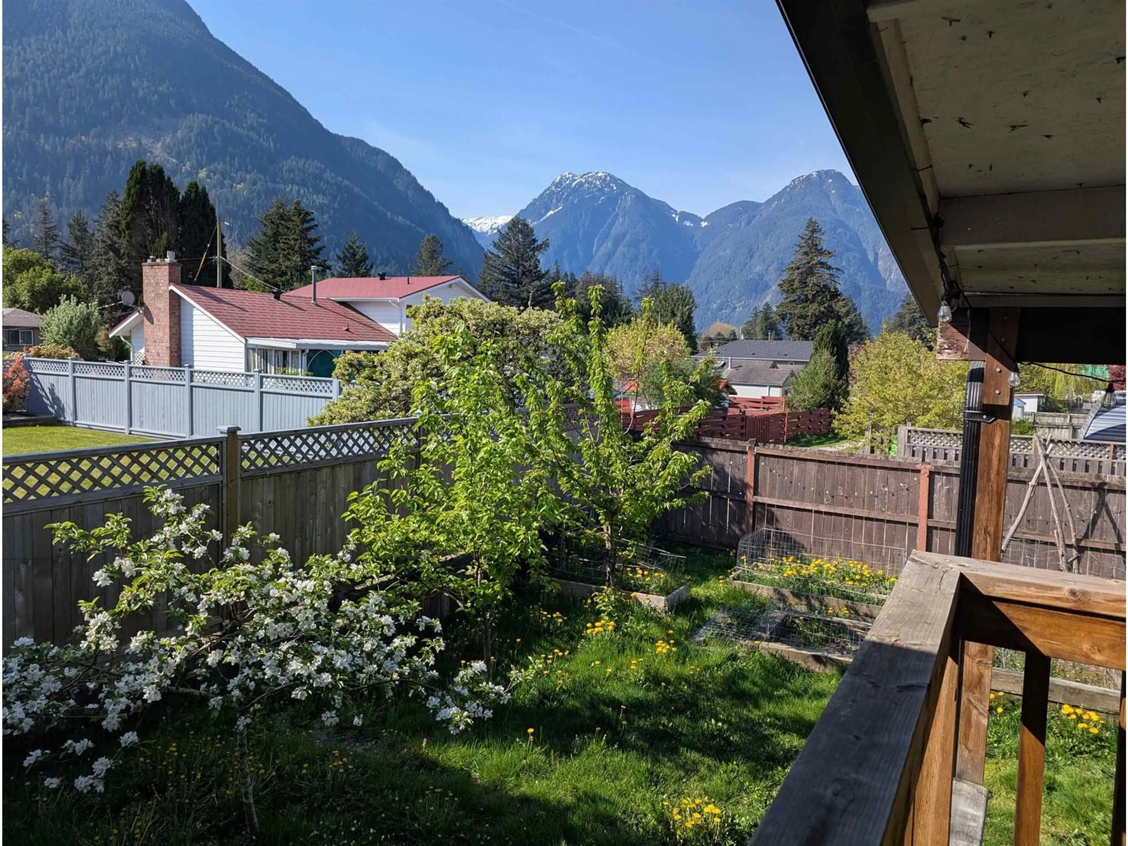 Balcony in the apartment, mountain view for 630 6TH AVENUE, Hope British Columbia V0X1L0