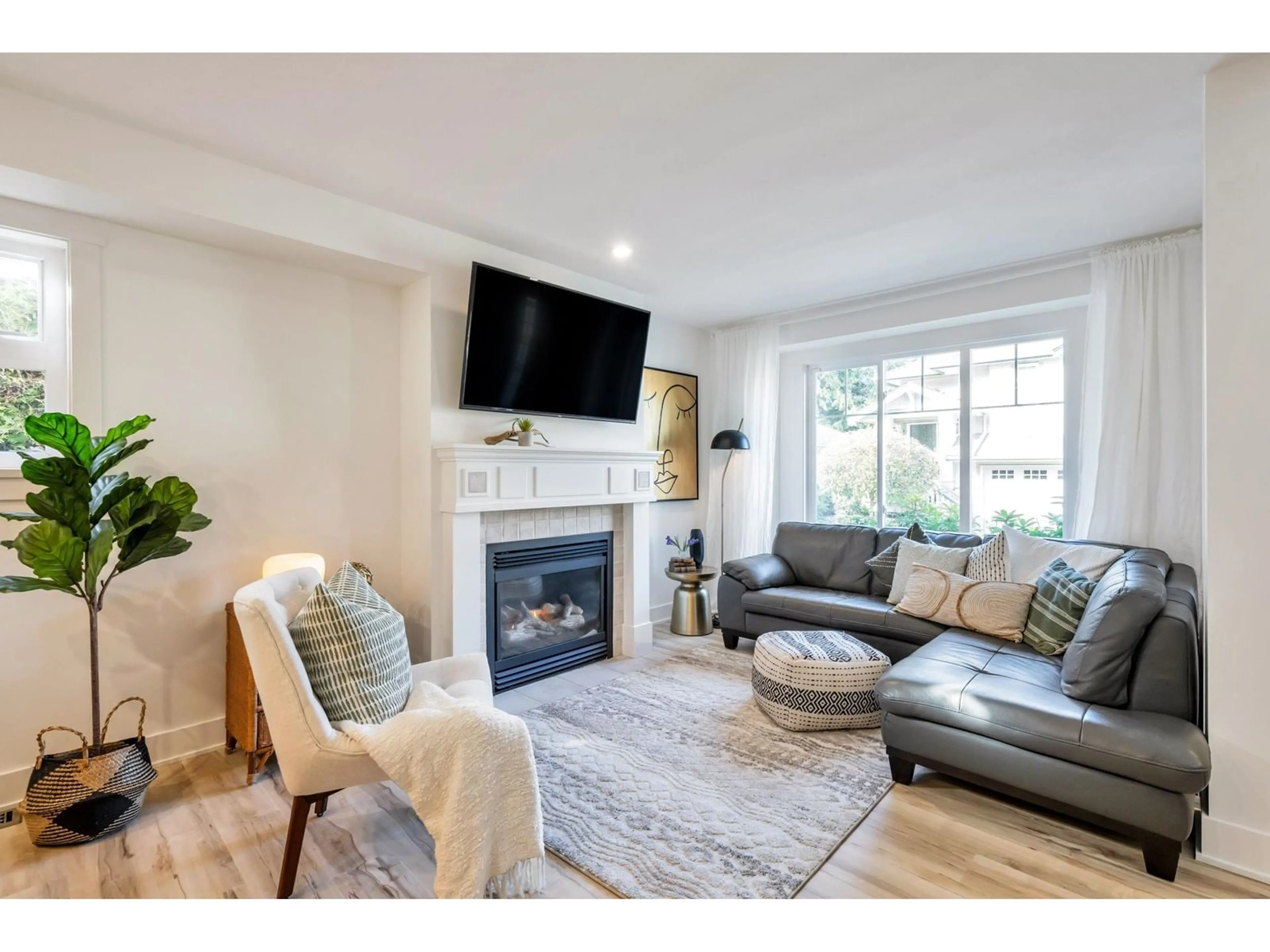 Living room with furniture, unknown for 28 - 2780 150, Surrey British Columbia V4P1P1