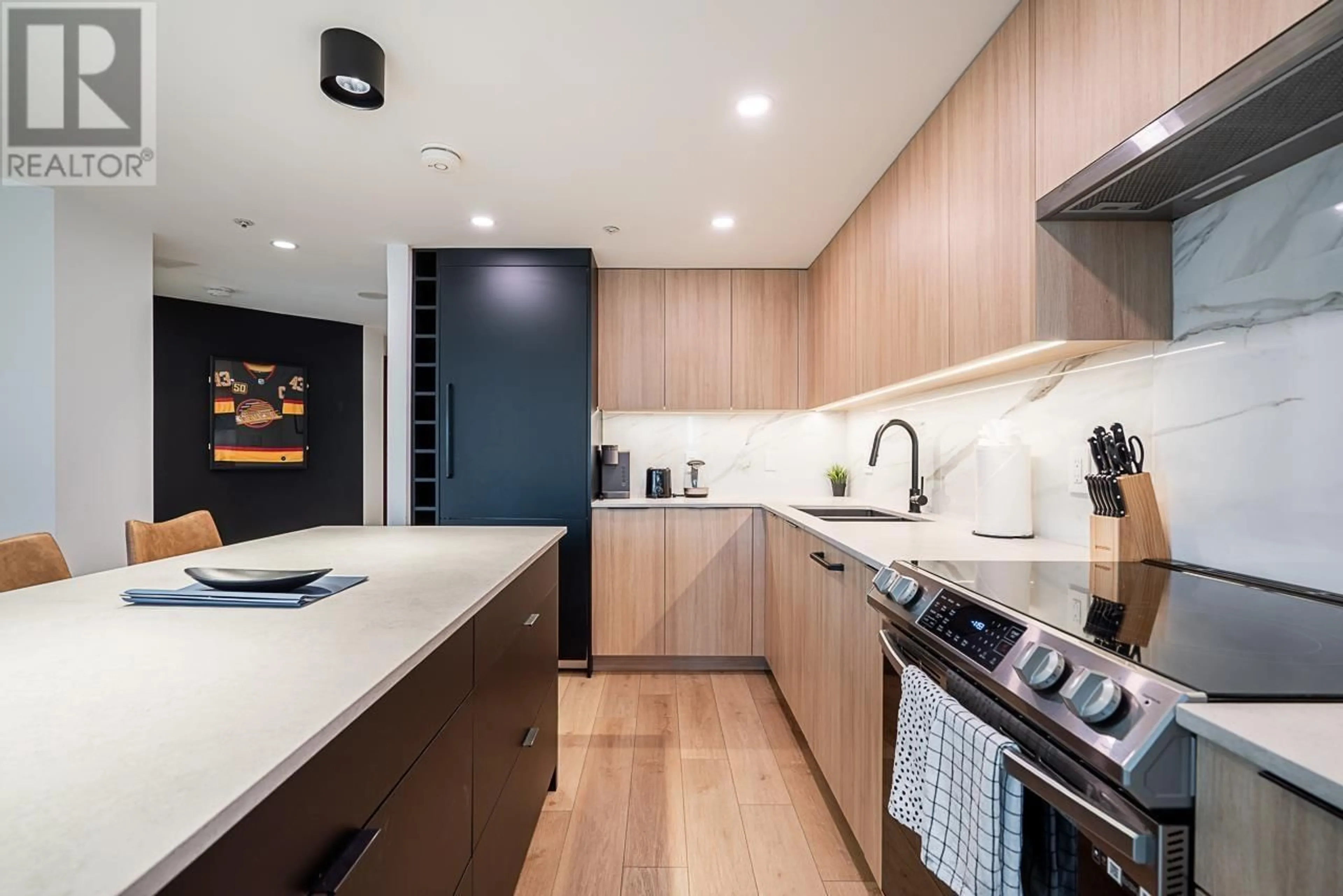 Contemporary kitchen, unknown for 1201 - 1050 BURRARD STREET, Vancouver British Columbia V6Z2S3