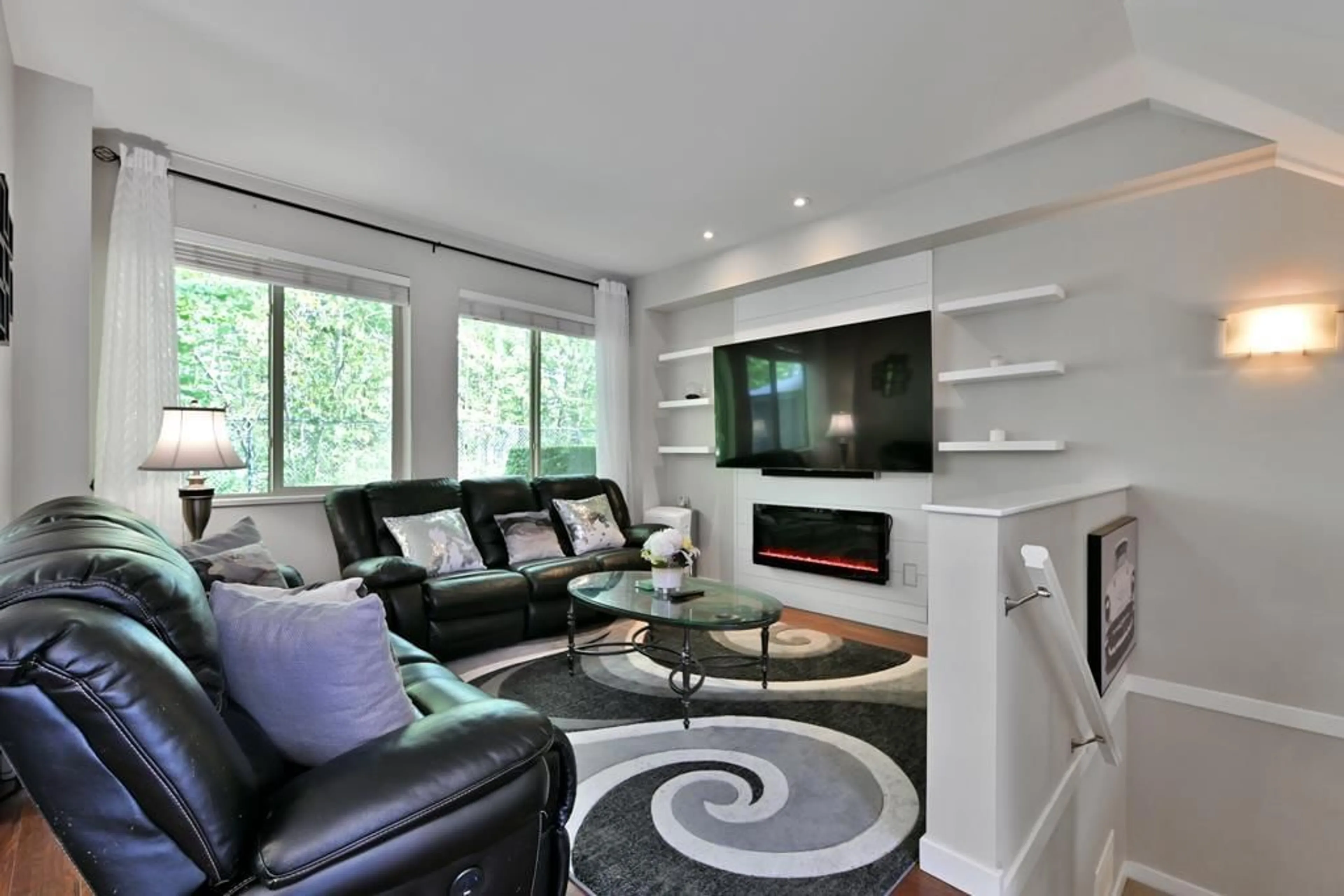 Living room with furniture, unknown for 31 - 34248 KING, Abbotsford British Columbia V2S0B1