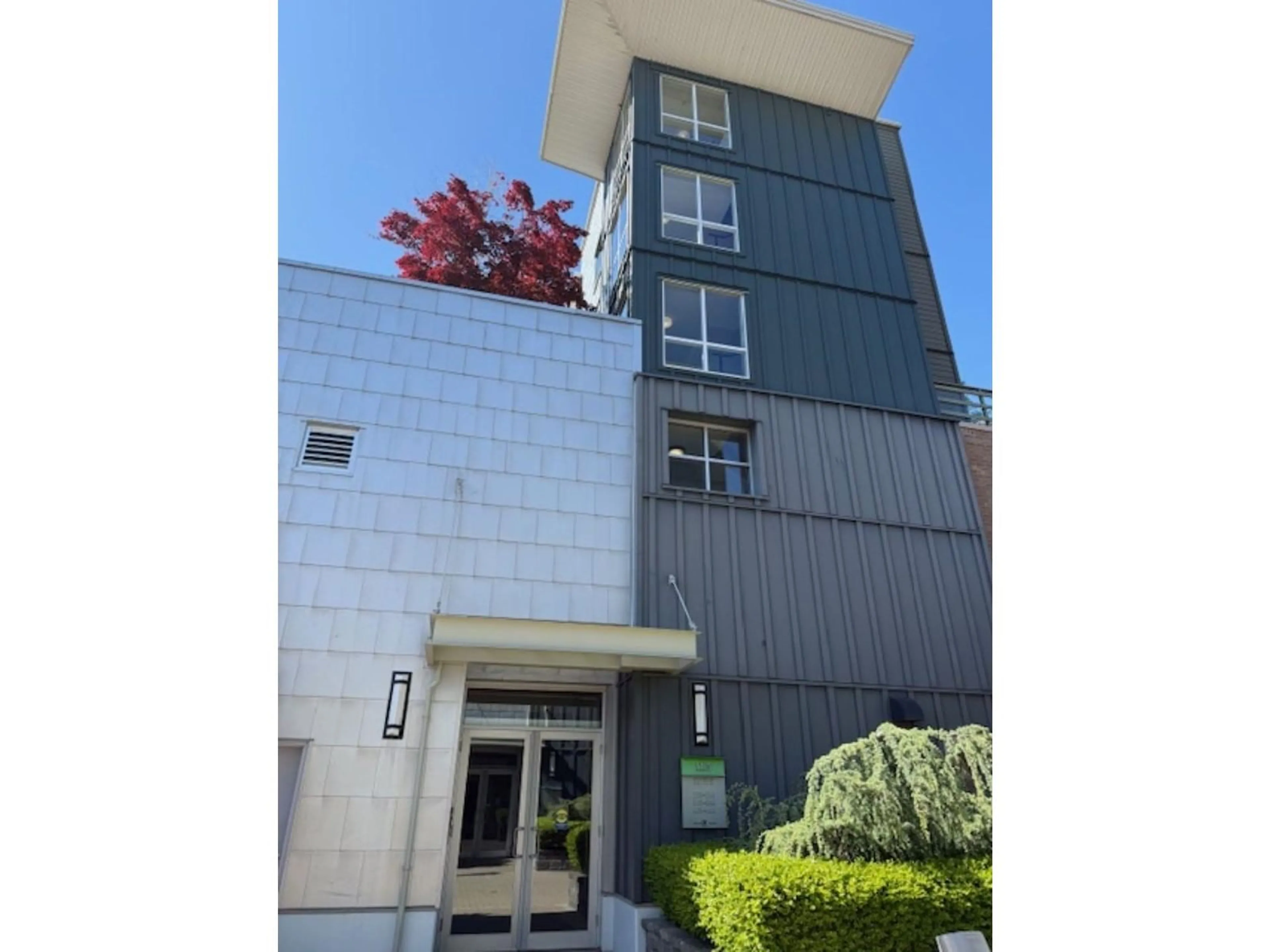 Indoor foyer for 434 - 15850 26, Surrey British Columbia V3Z2N6