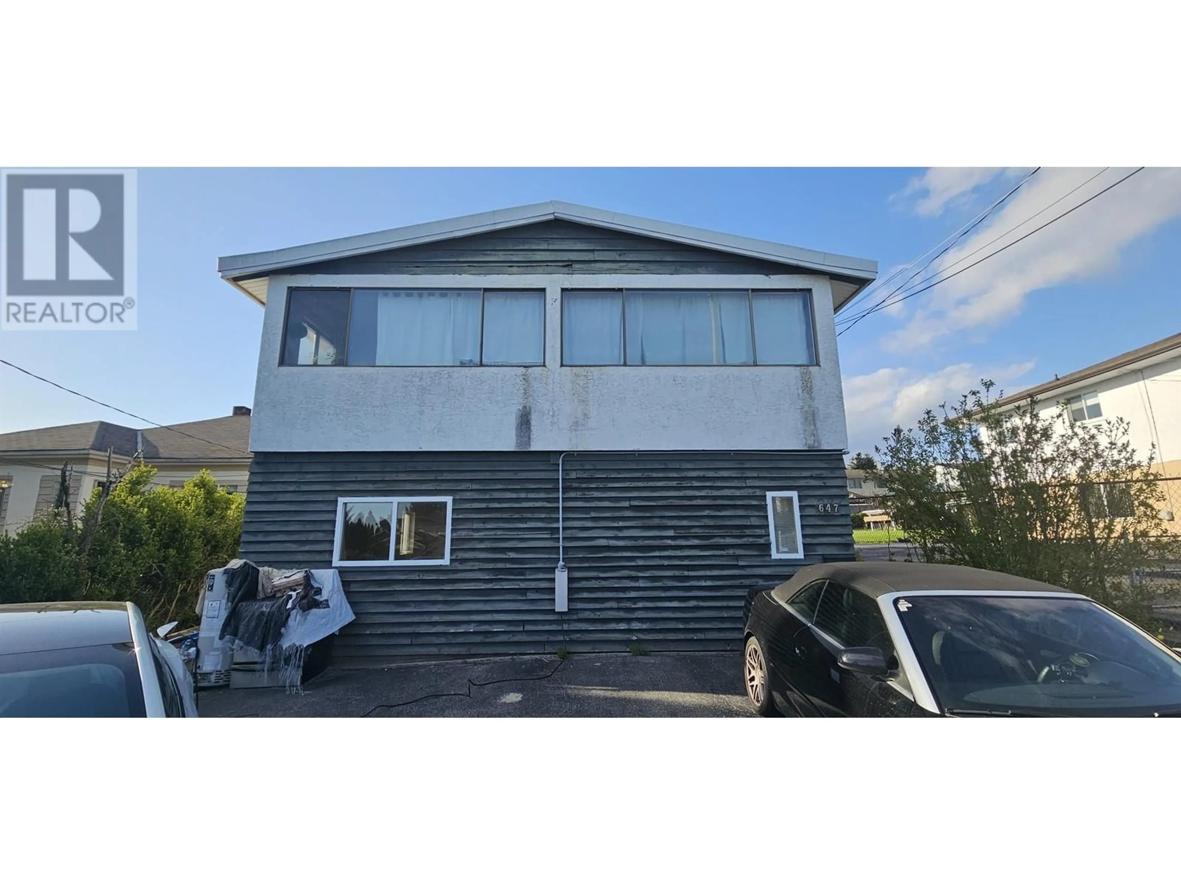 Home with vinyl exterior material, building for 647 GAUTHIER AVENUE, Coquitlam British Columbia V3K1R2