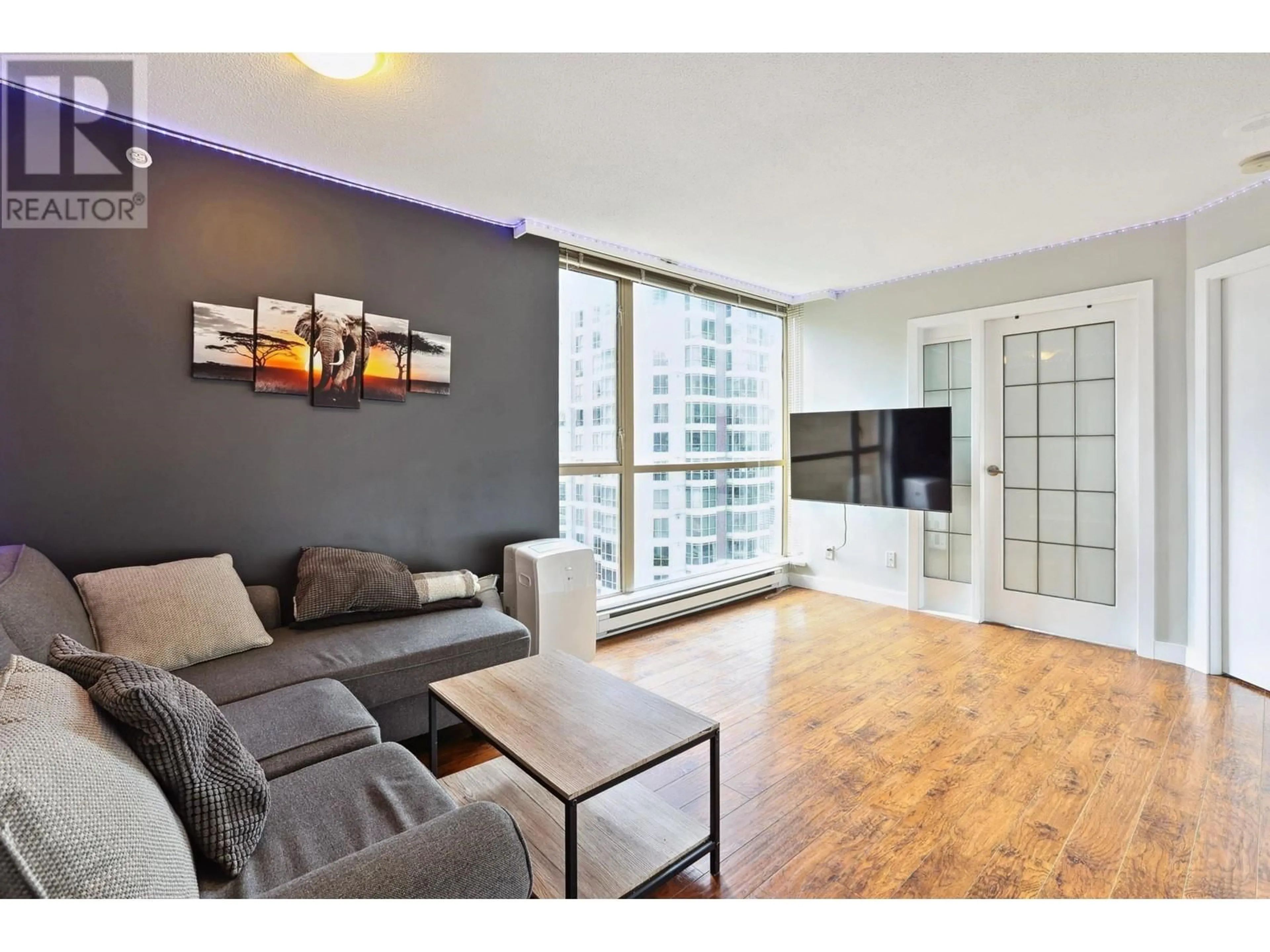 Living room with furniture, wood/laminate floor for 905 - 822 HOMER STREET, Vancouver British Columbia V6B6M3