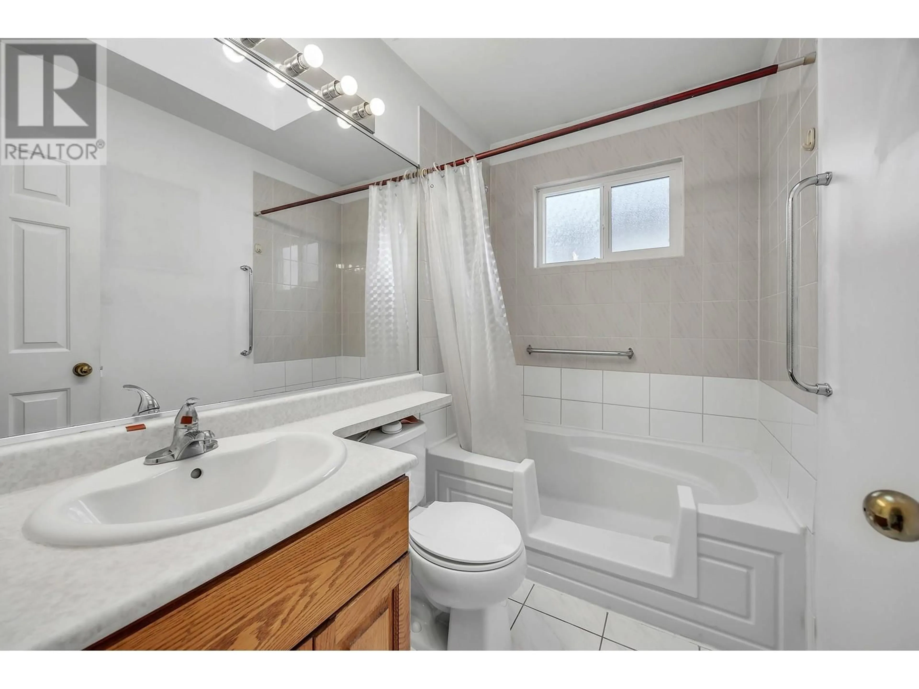 Standard bathroom, ceramic/tile floor for 4679 ELGIN STREET, Vancouver British Columbia V5V4R9
