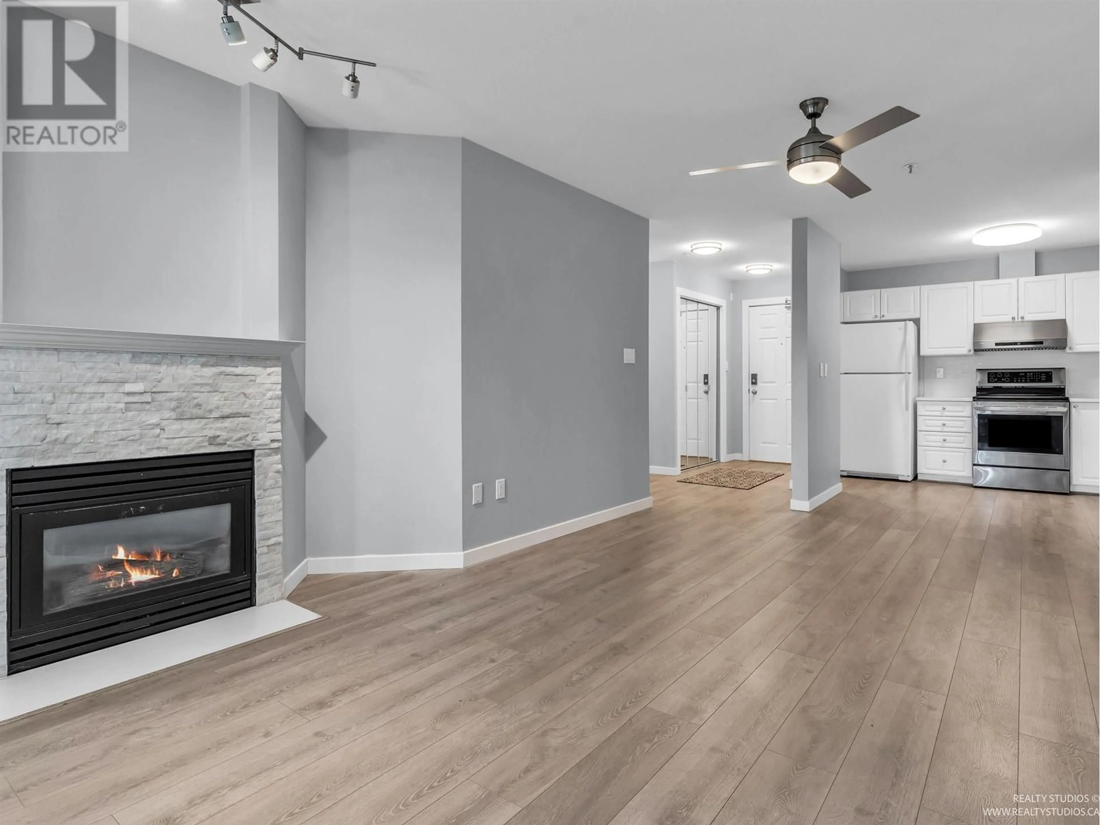 A pic of a room for 105 - 519 TWELFTH STREET, New Westminster British Columbia V3M6V9