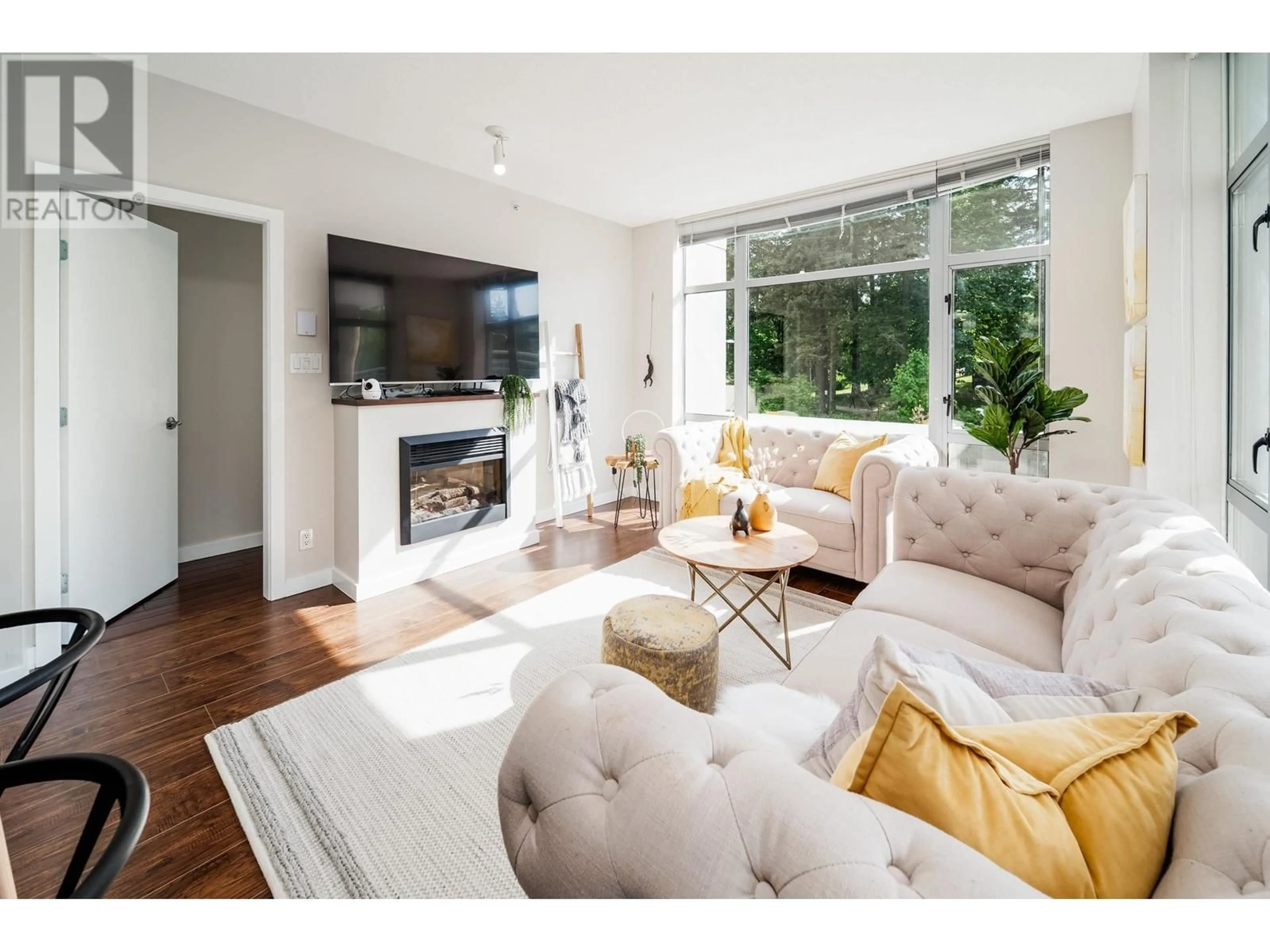 Living room with furniture, unknown for 608 - 280 ROSS DRIVE, New Westminster British Columbia V3L0C2