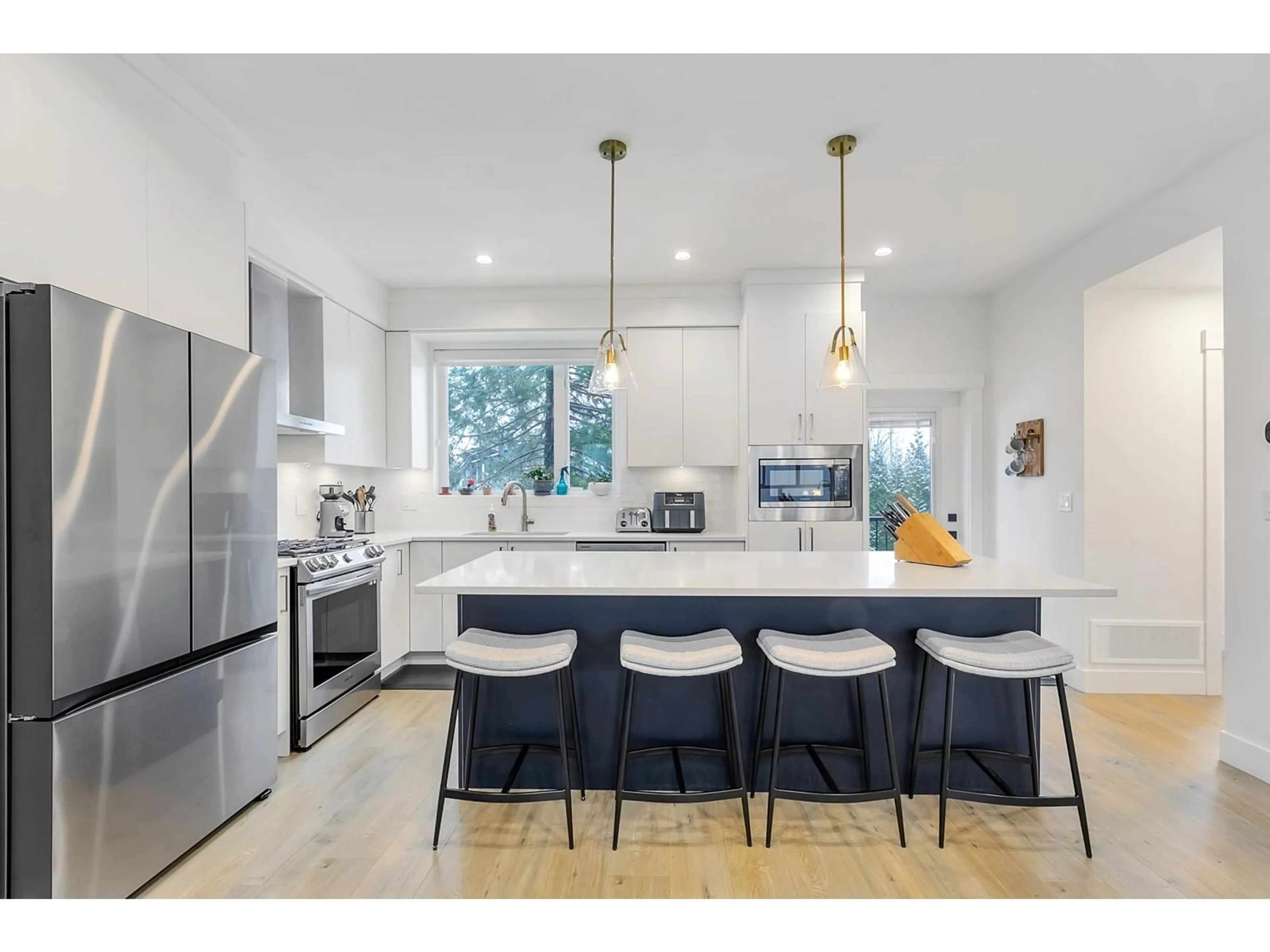 Open concept kitchen, unknown for 10 - 17458 100, Surrey British Columbia V4N4L4
