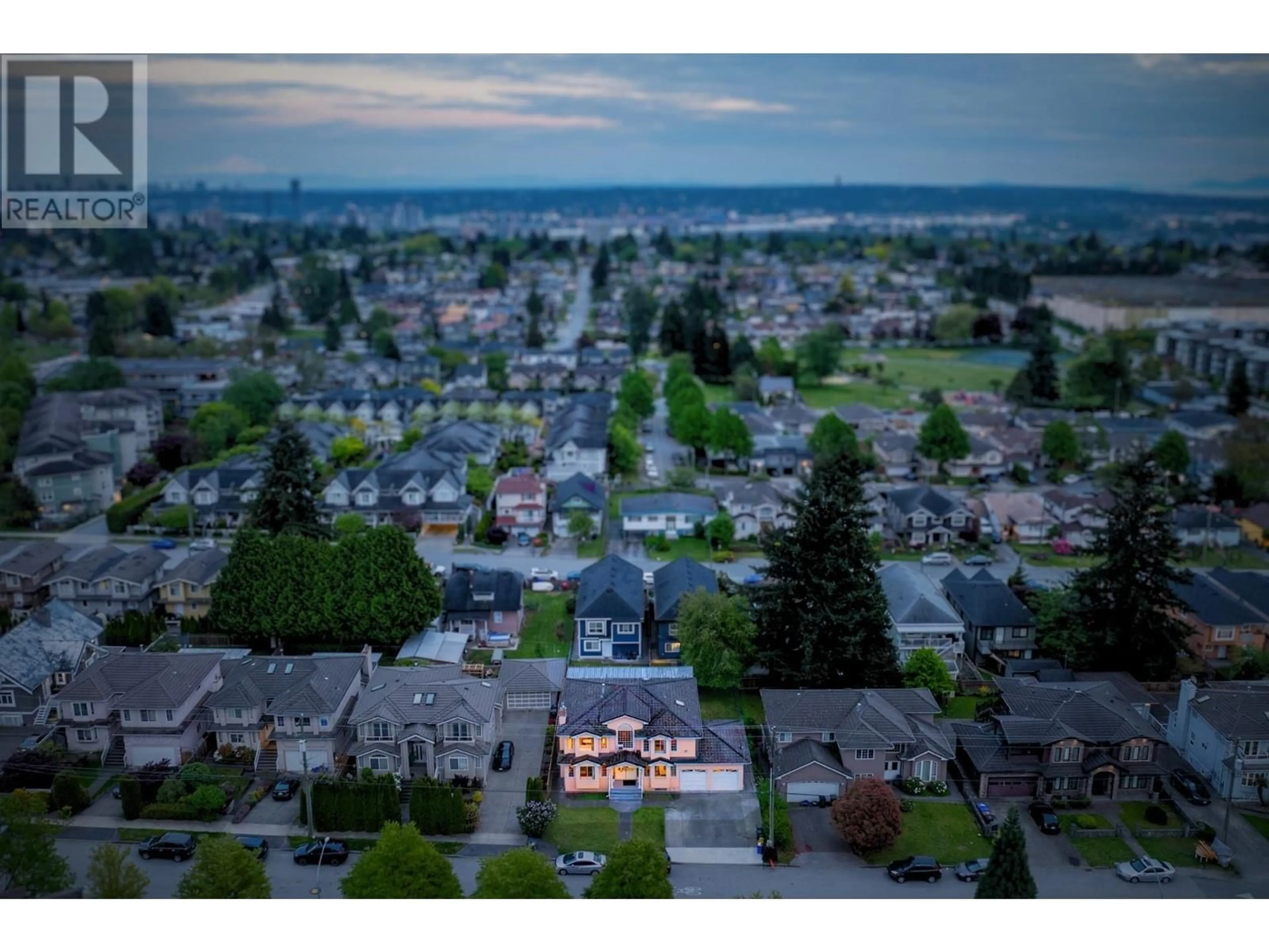 A pic from outside/outdoor area/front of a property/back of a property/a pic from drone, street for 7336 16TH AVENUE, Burnaby British Columbia V3N1N8