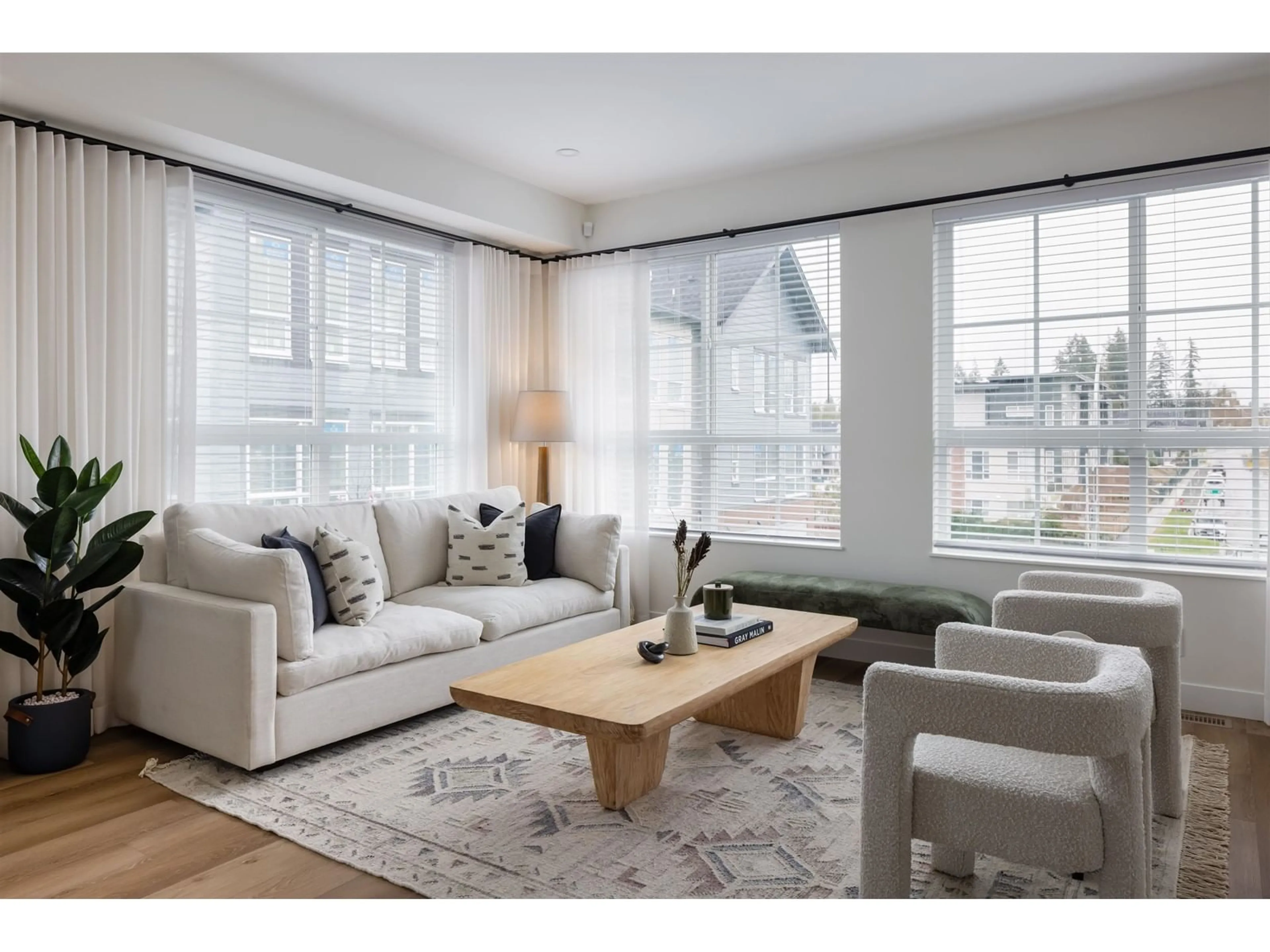 Living room with furniture, wood/laminate floor for 14 - 8120 200A, Langley British Columbia V2Y3X5