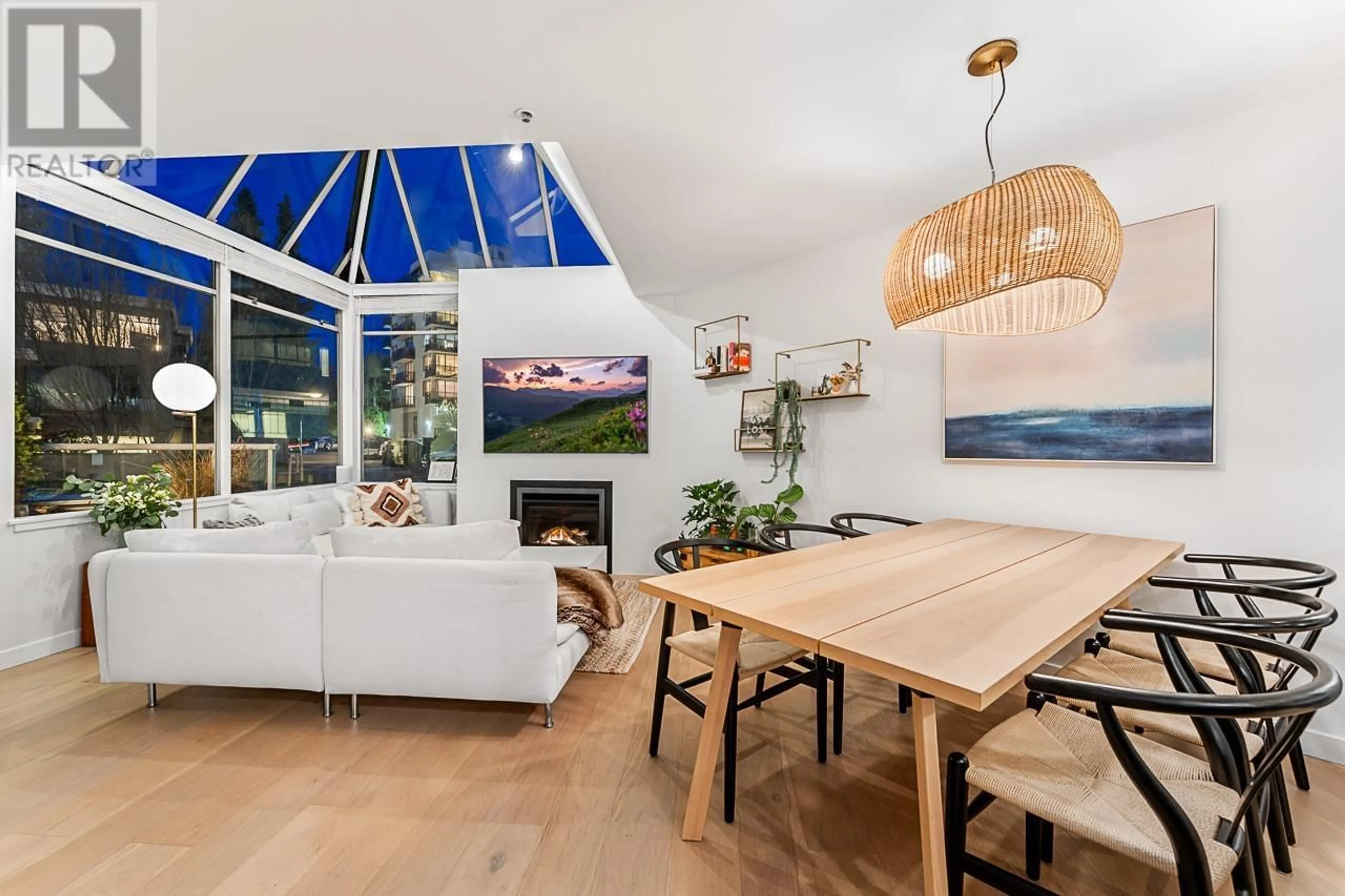 Unknown for 204 - 565 17TH STREET, West Vancouver British Columbia V7V3S9