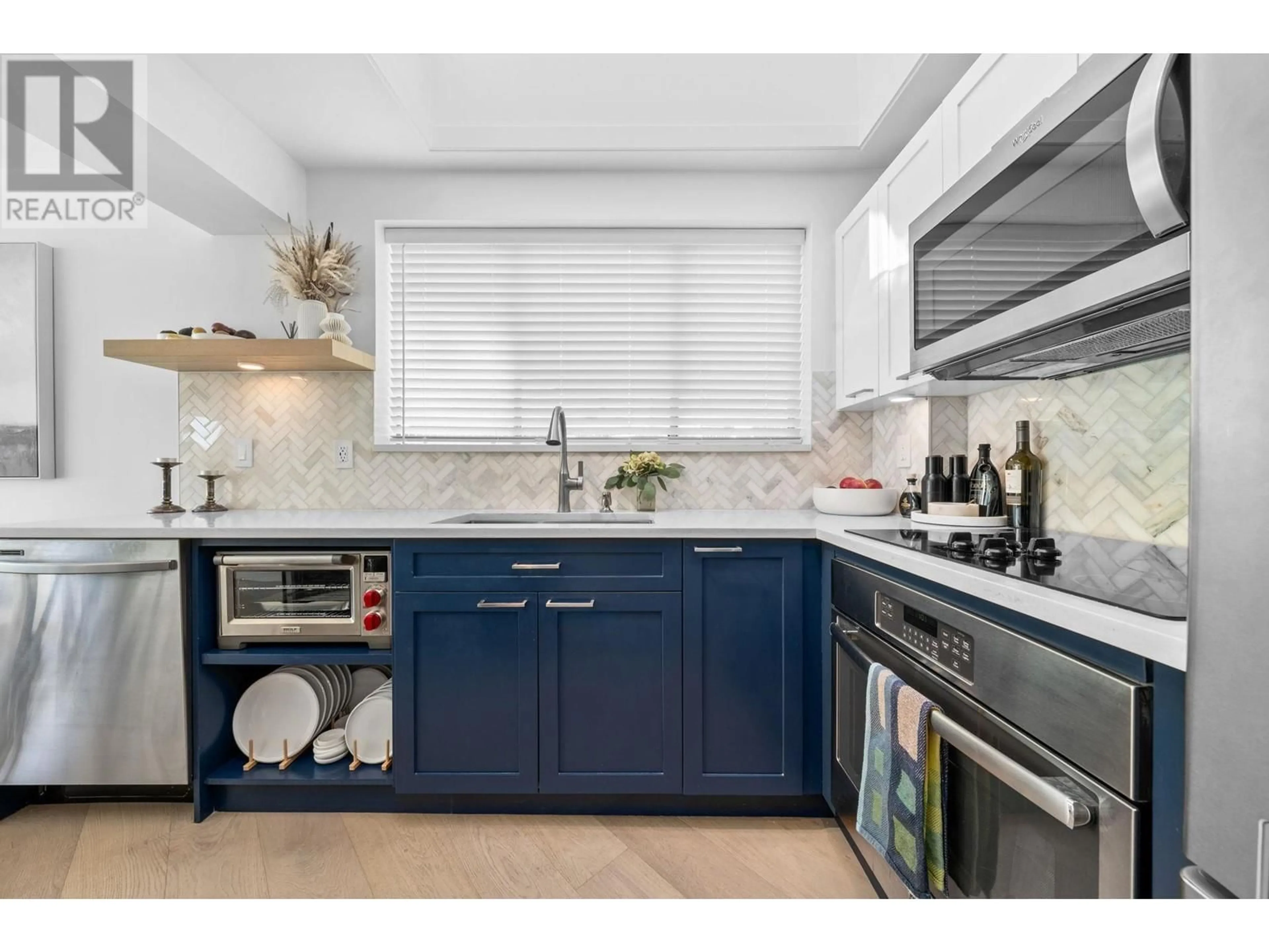 Unknown for 204 - 565 17TH STREET, West Vancouver British Columbia V7V3S9
