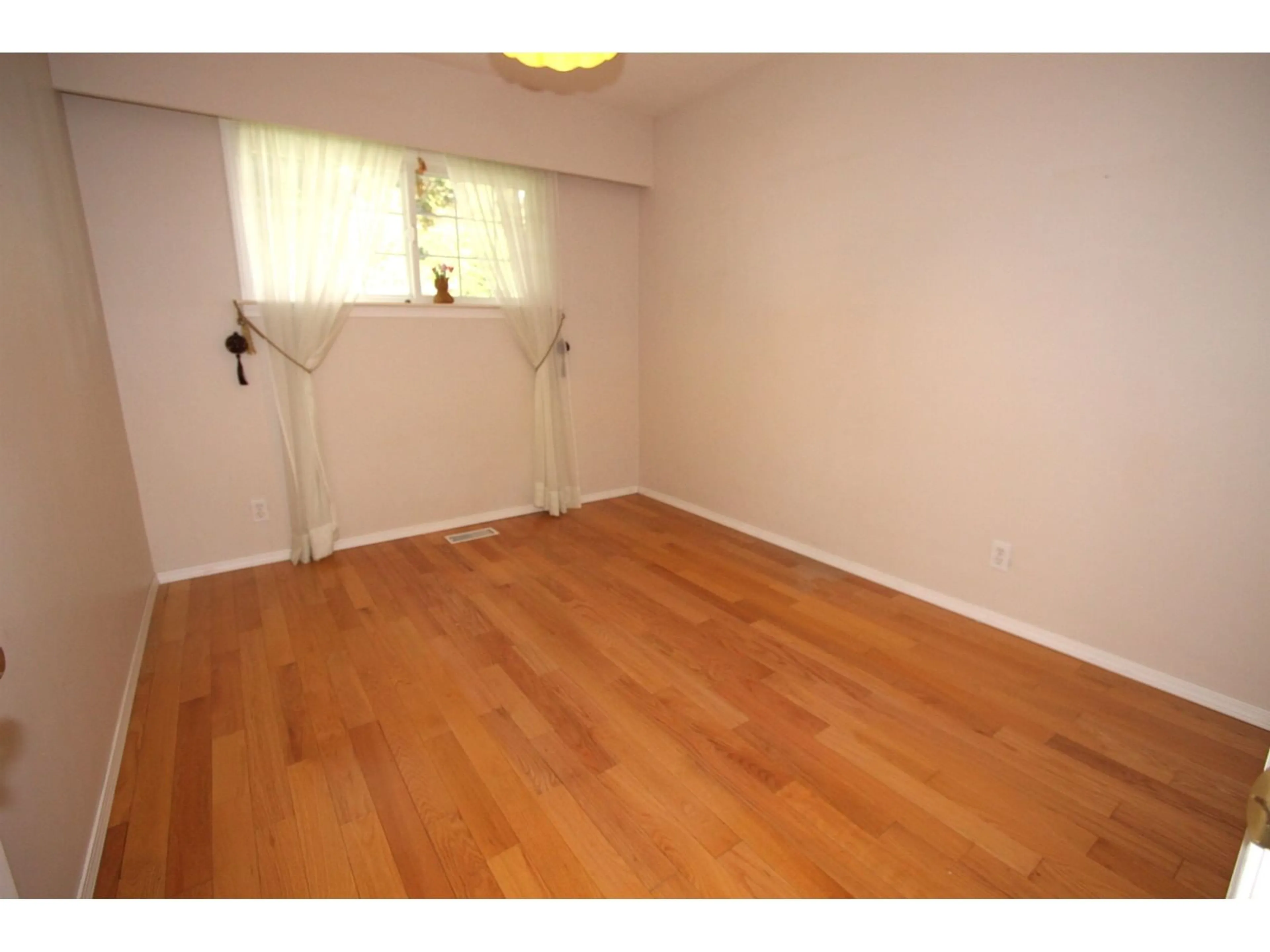 A pic of a room for 2788 EVERGREEN, Abbotsford British Columbia V2T2S1