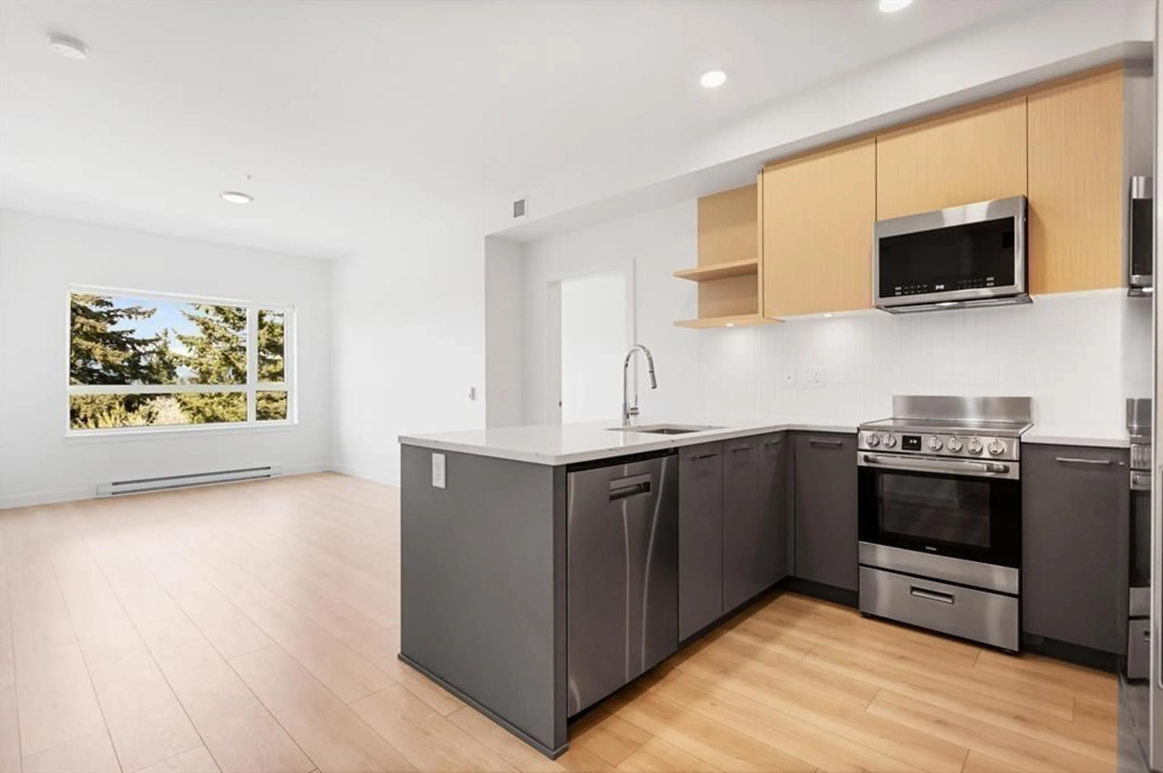 Open concept kitchen, unknown for 420 - 10777 138, Surrey British Columbia V3T0T5