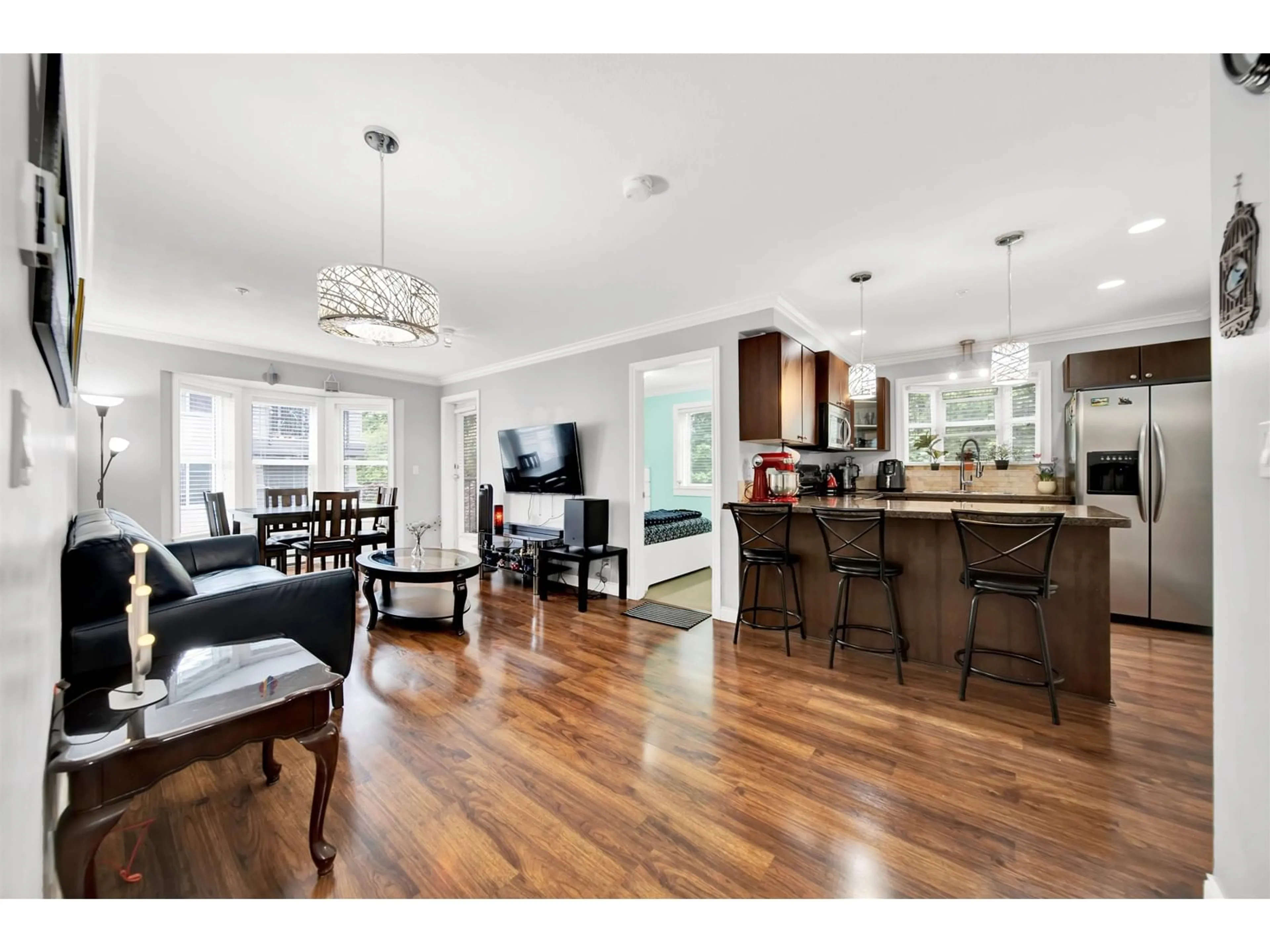 Open concept kitchen, wood/laminate floor for 306 - 5474 198, Langley British Columbia V3A1G2