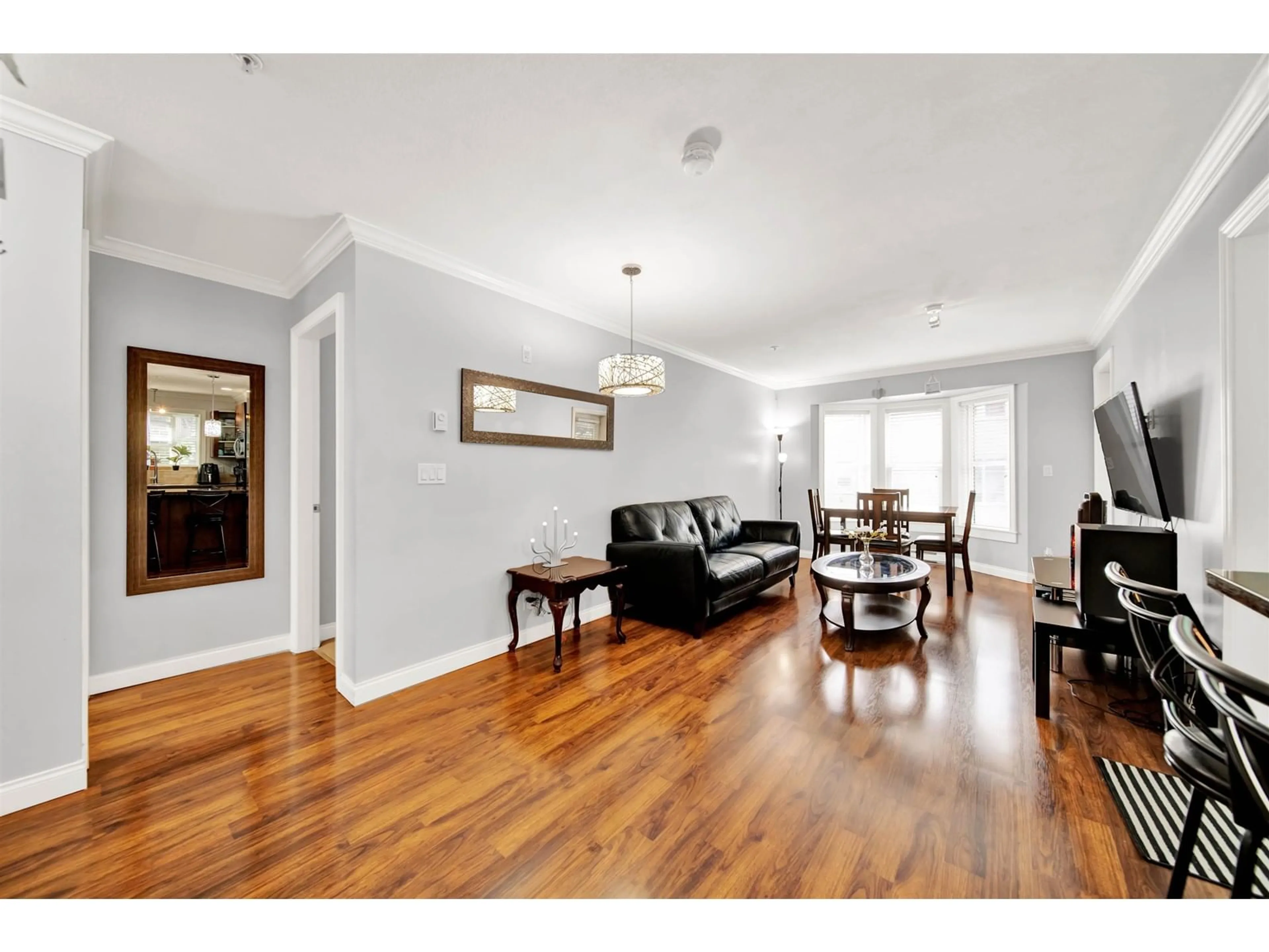 Living room with furniture, wood/laminate floor for 306 - 5474 198, Langley British Columbia V3A1G2