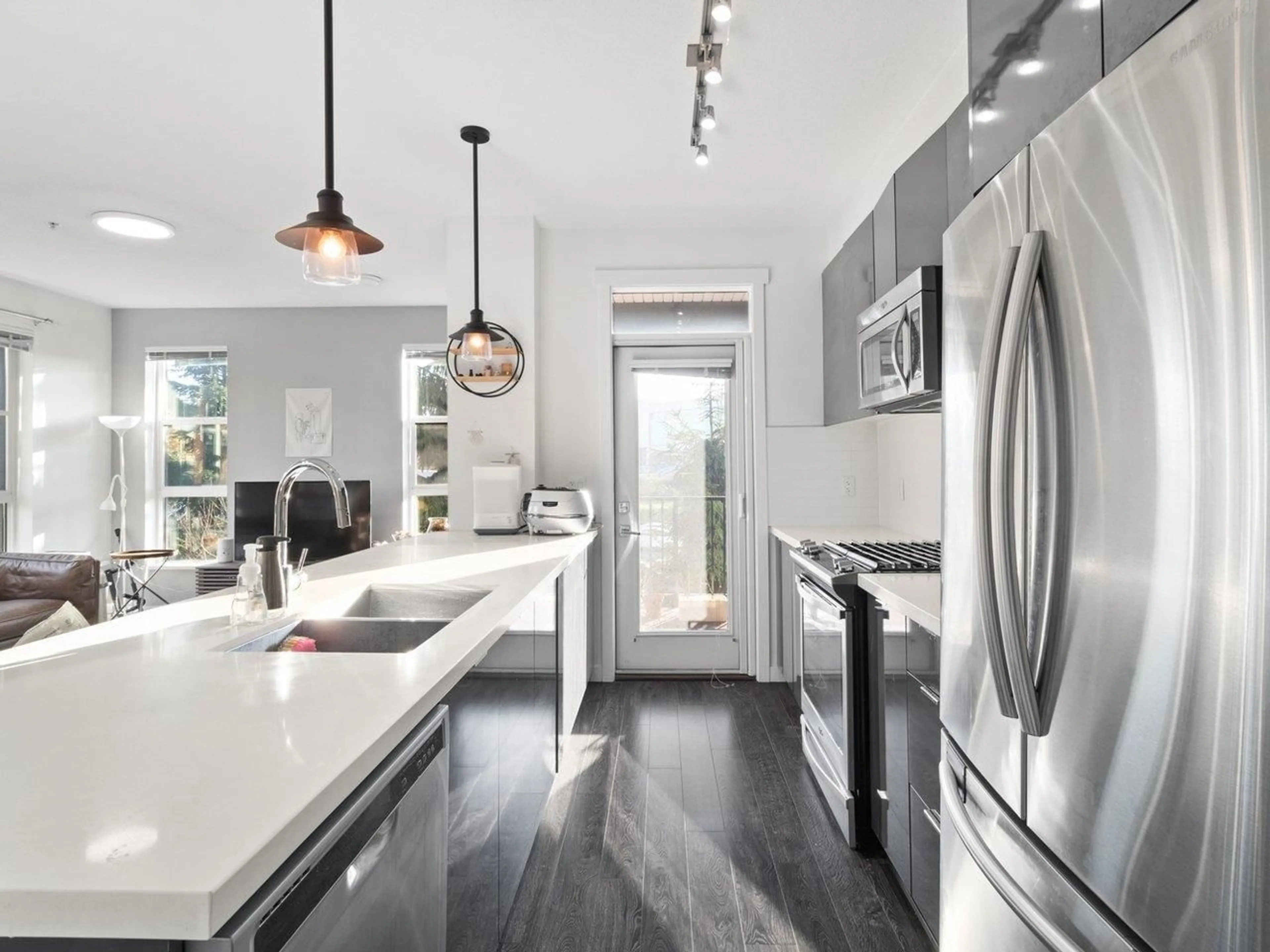 Contemporary kitchen, unknown for 207 - 15168 33, Surrey British Columbia V3Z0N7
