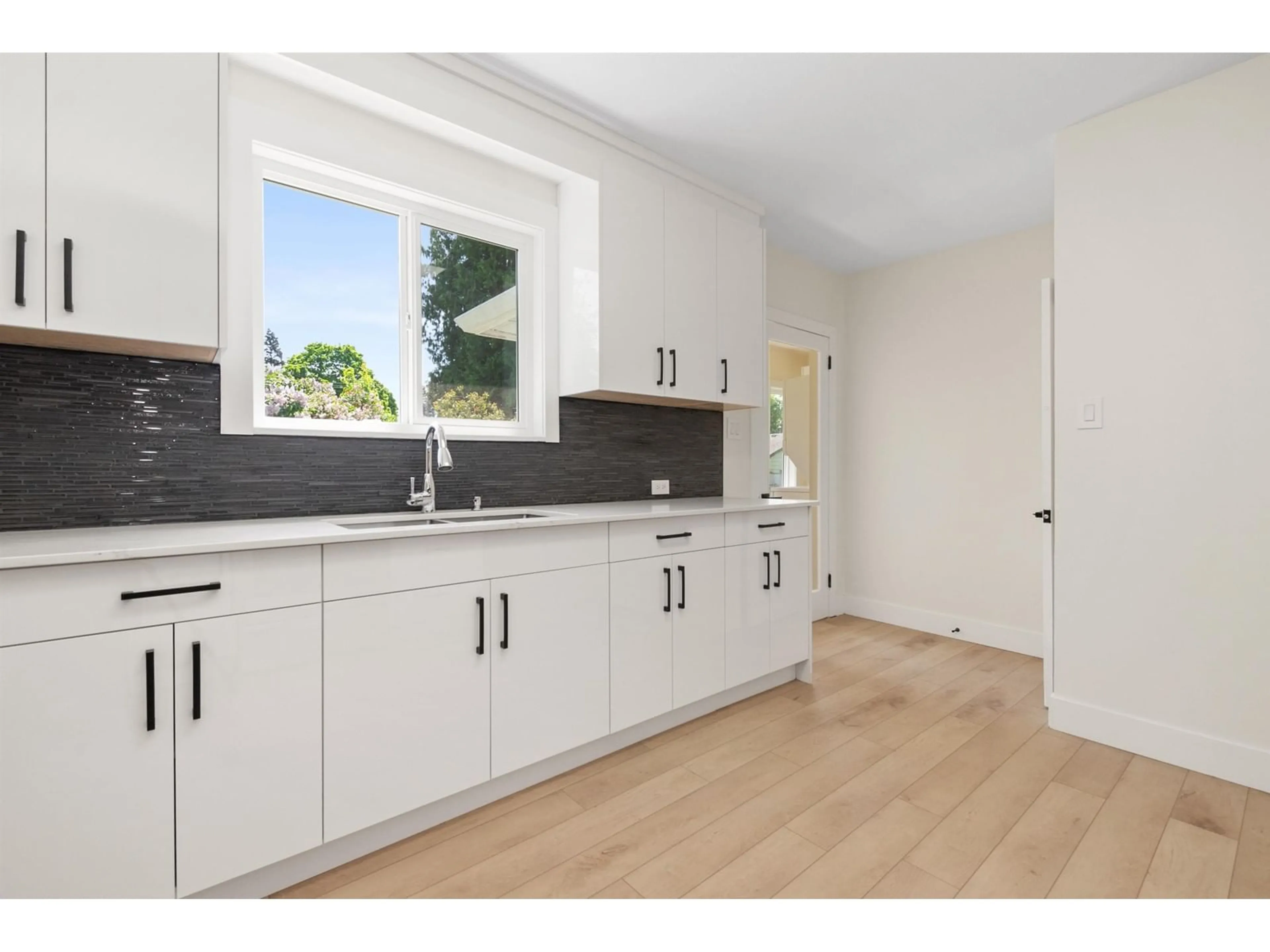 Open concept kitchen, unknown for 46124 MELLARD AVENUE, Chilliwack British Columbia V2P2Y9