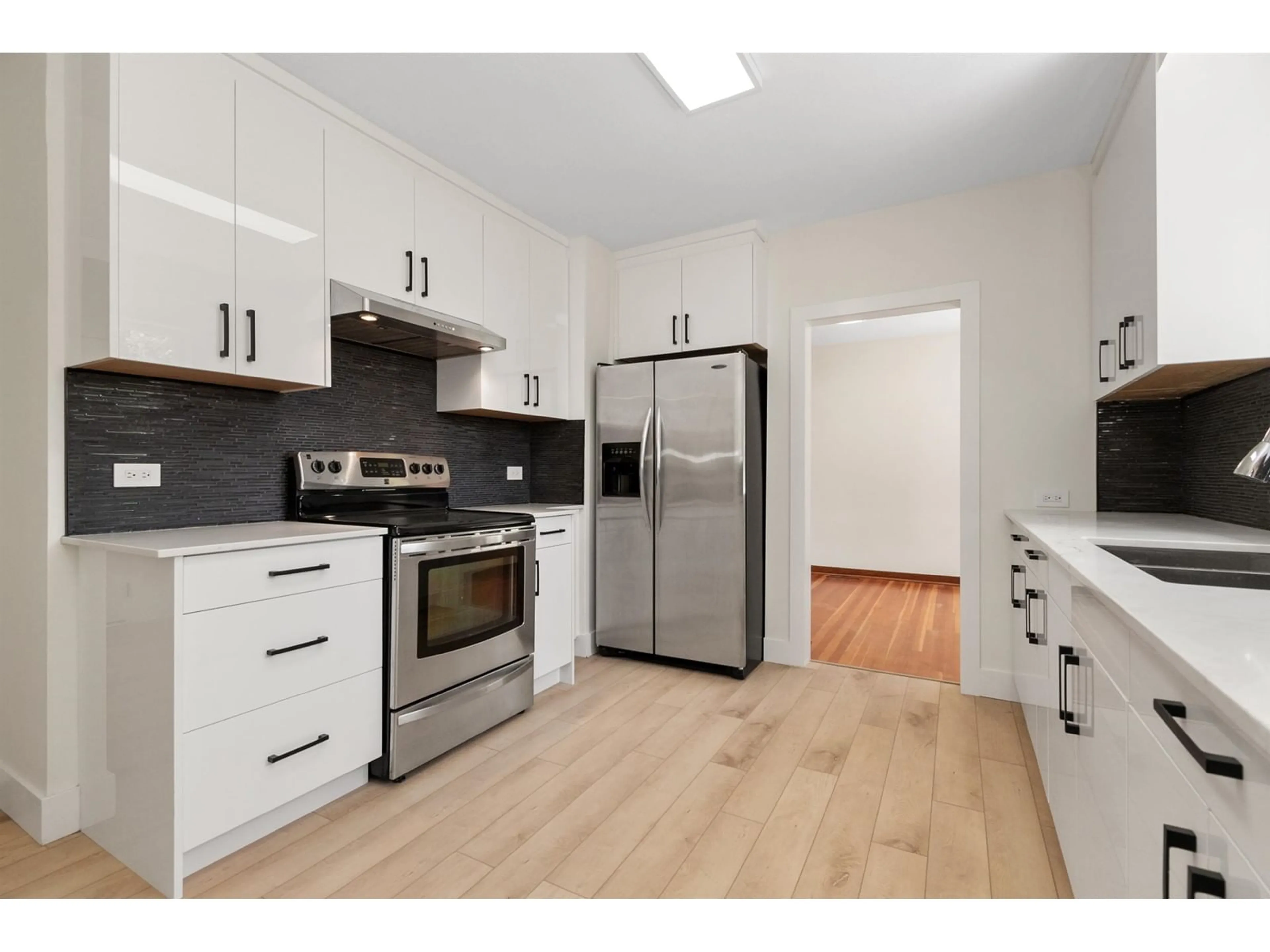 Standard kitchen, wood/laminate floor for 46124 MELLARD AVENUE, Chilliwack British Columbia V2P2Y9