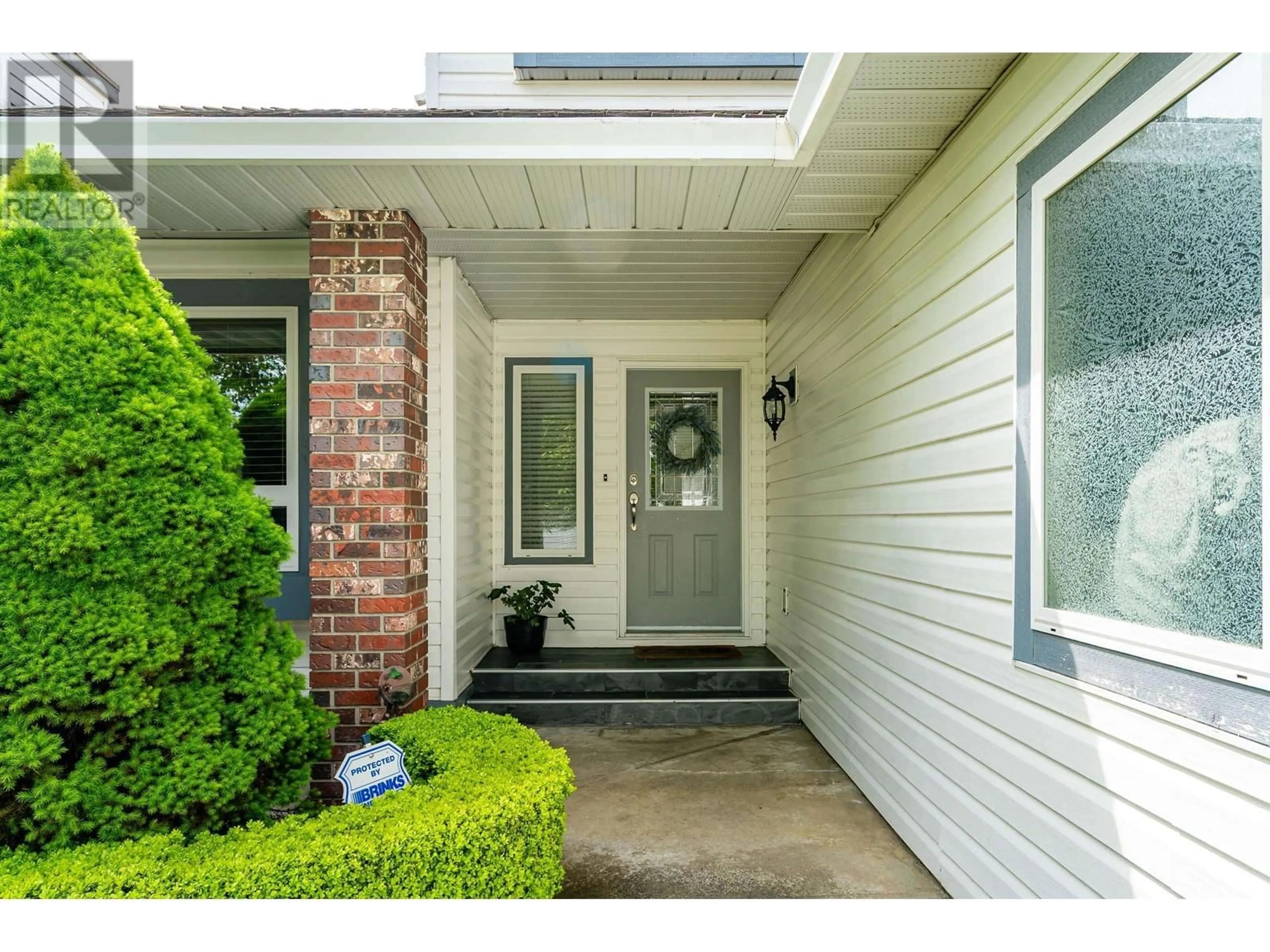 Indoor entryway for 19660 SOMERSET DRIVE, Pitt Meadows British Columbia V3Y2E2