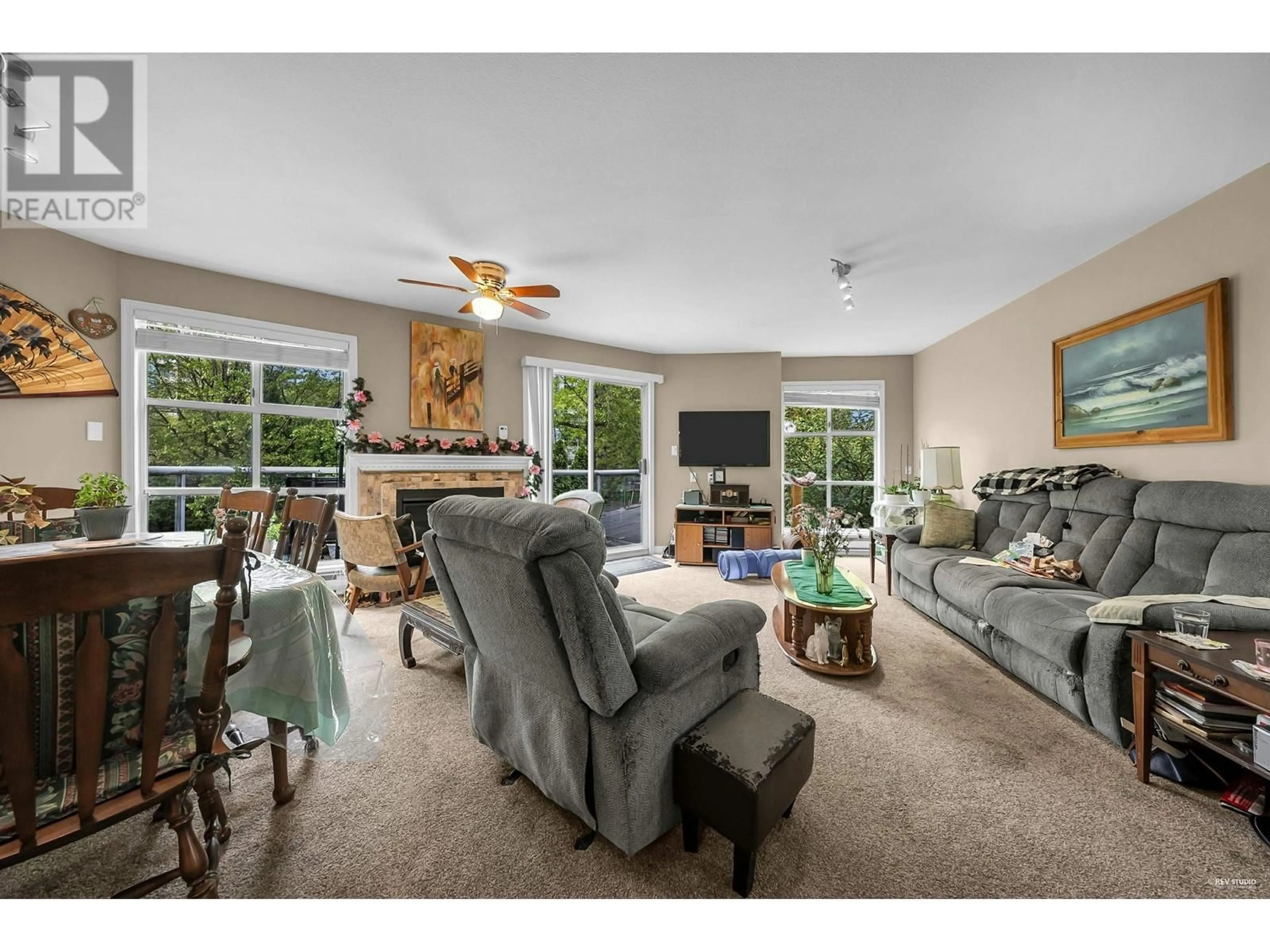 Living room with furniture, unknown for 339 - 5695 CHAFFEY AVENUE, Burnaby British Columbia V5H2S1