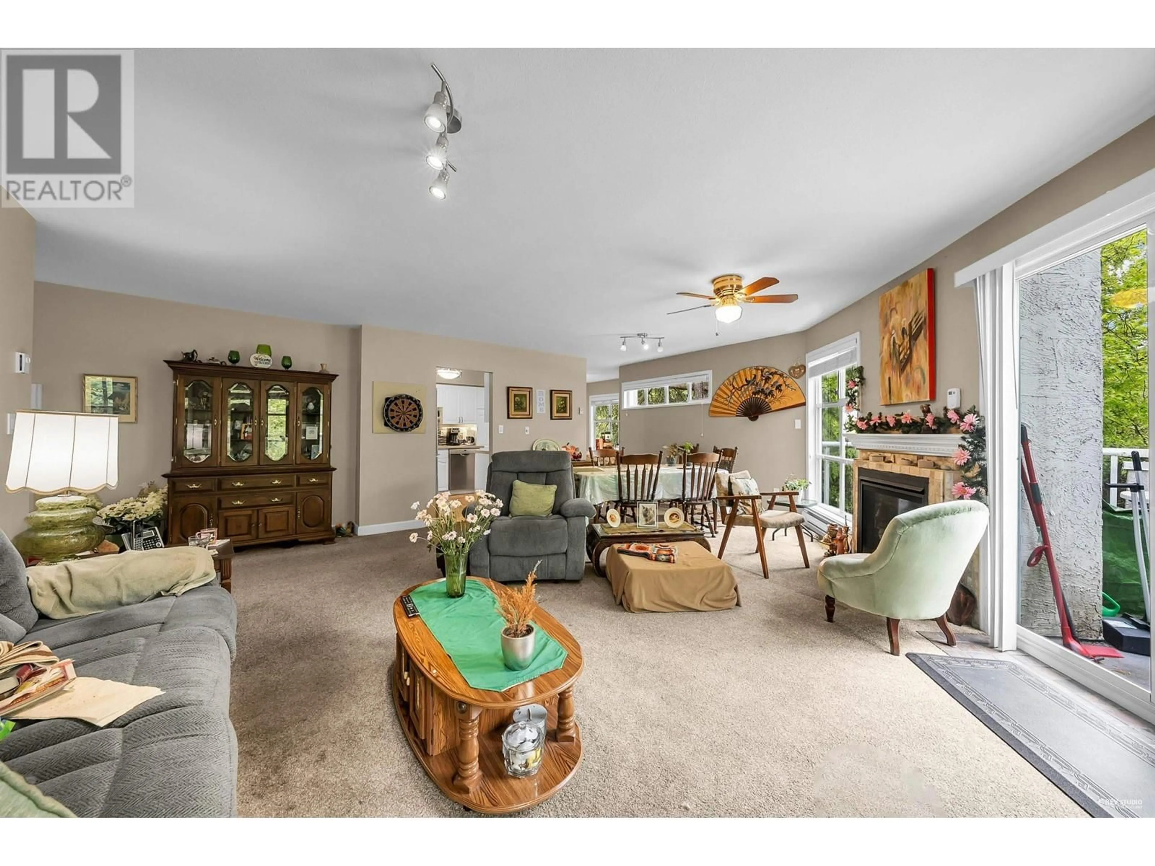 Living room with furniture, unknown for 339 - 5695 CHAFFEY AVENUE, Burnaby British Columbia V5H2S1