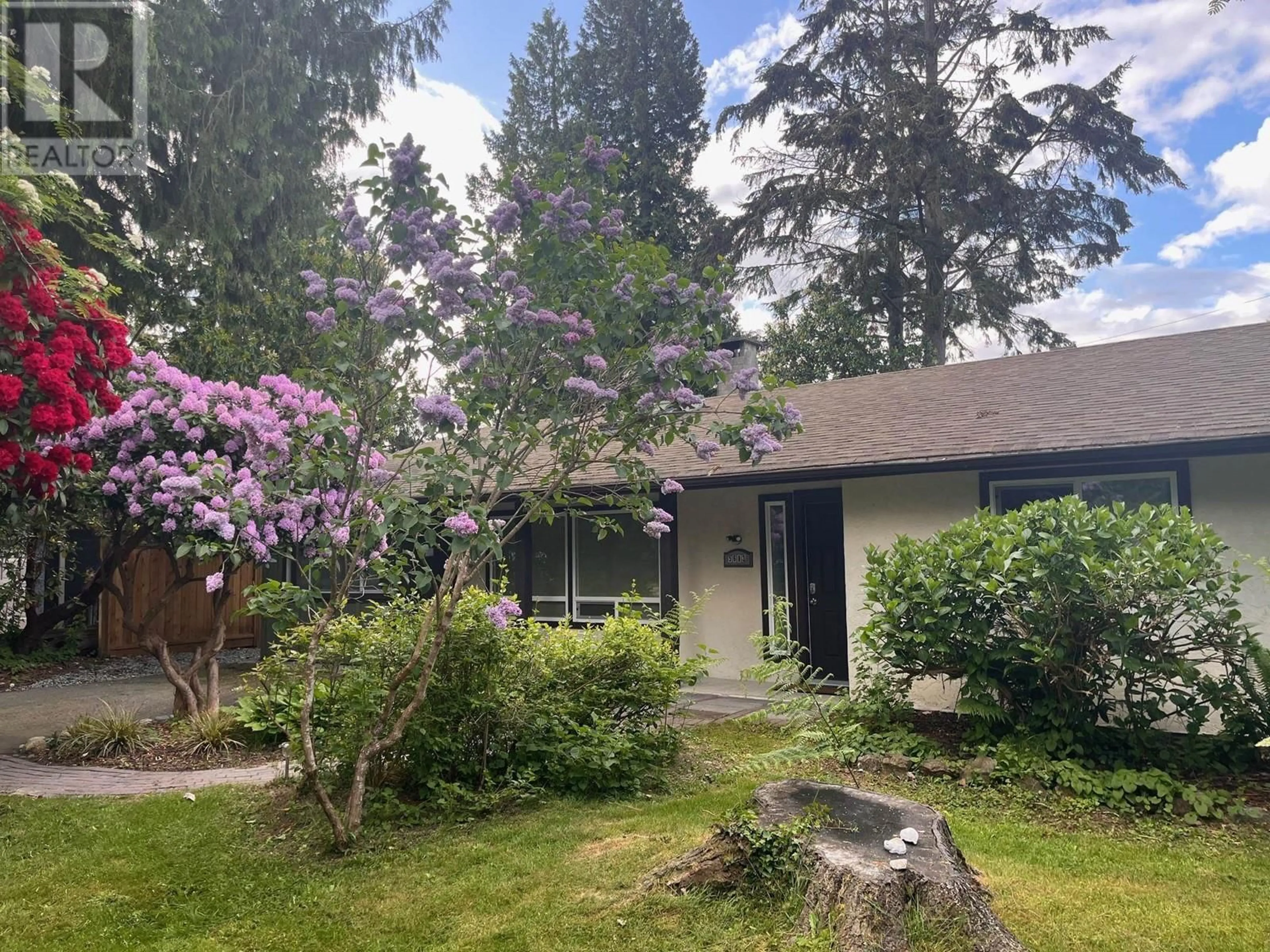 A pic from outside/outdoor area/front of a property/back of a property/a pic from drone, unknown for 5683 MEDUSA STREET, Sechelt British Columbia V0N3A0