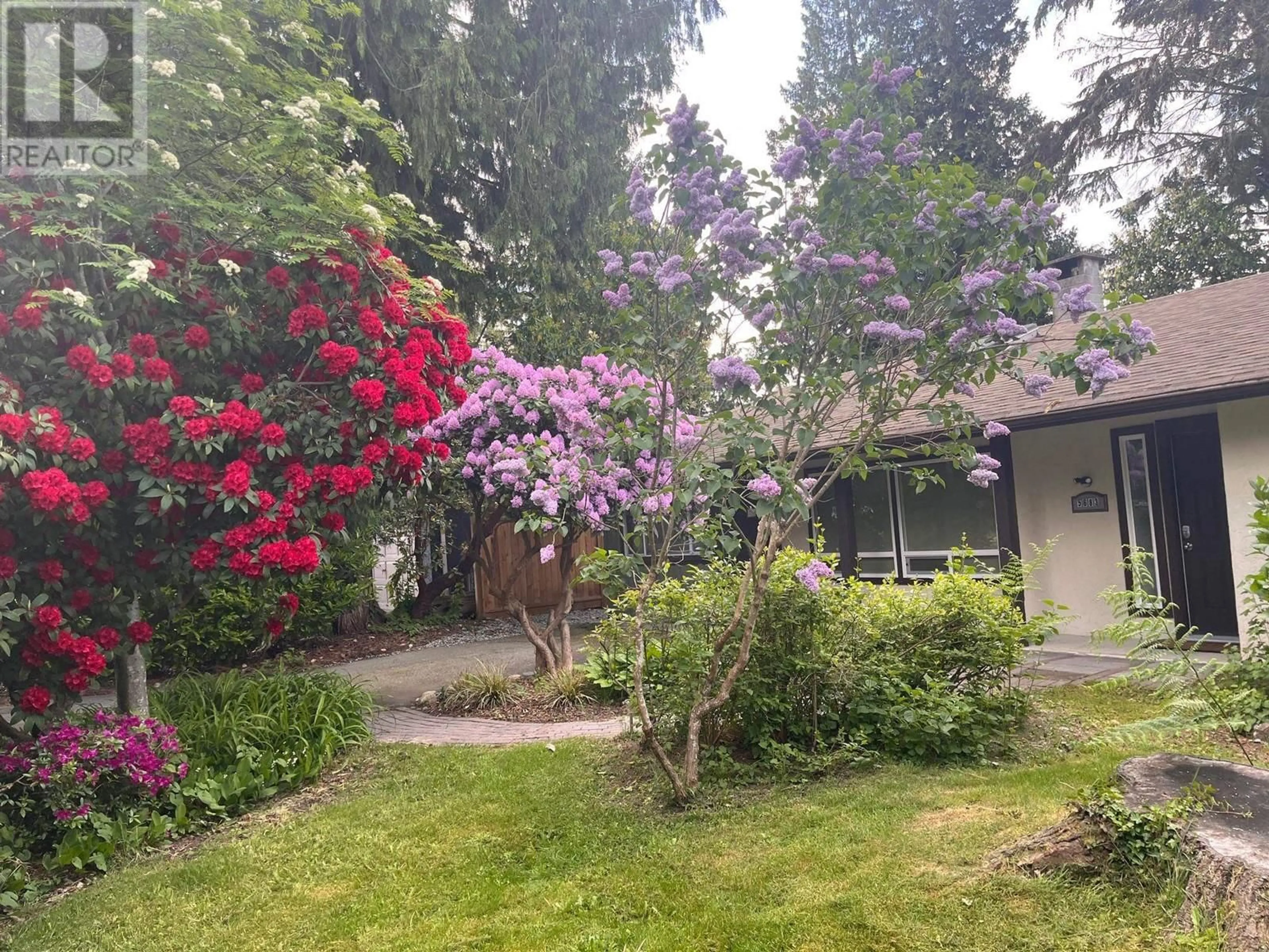 A pic from outside/outdoor area/front of a property/back of a property/a pic from drone, street for 5683 MEDUSA STREET, Sechelt British Columbia V0N3A0