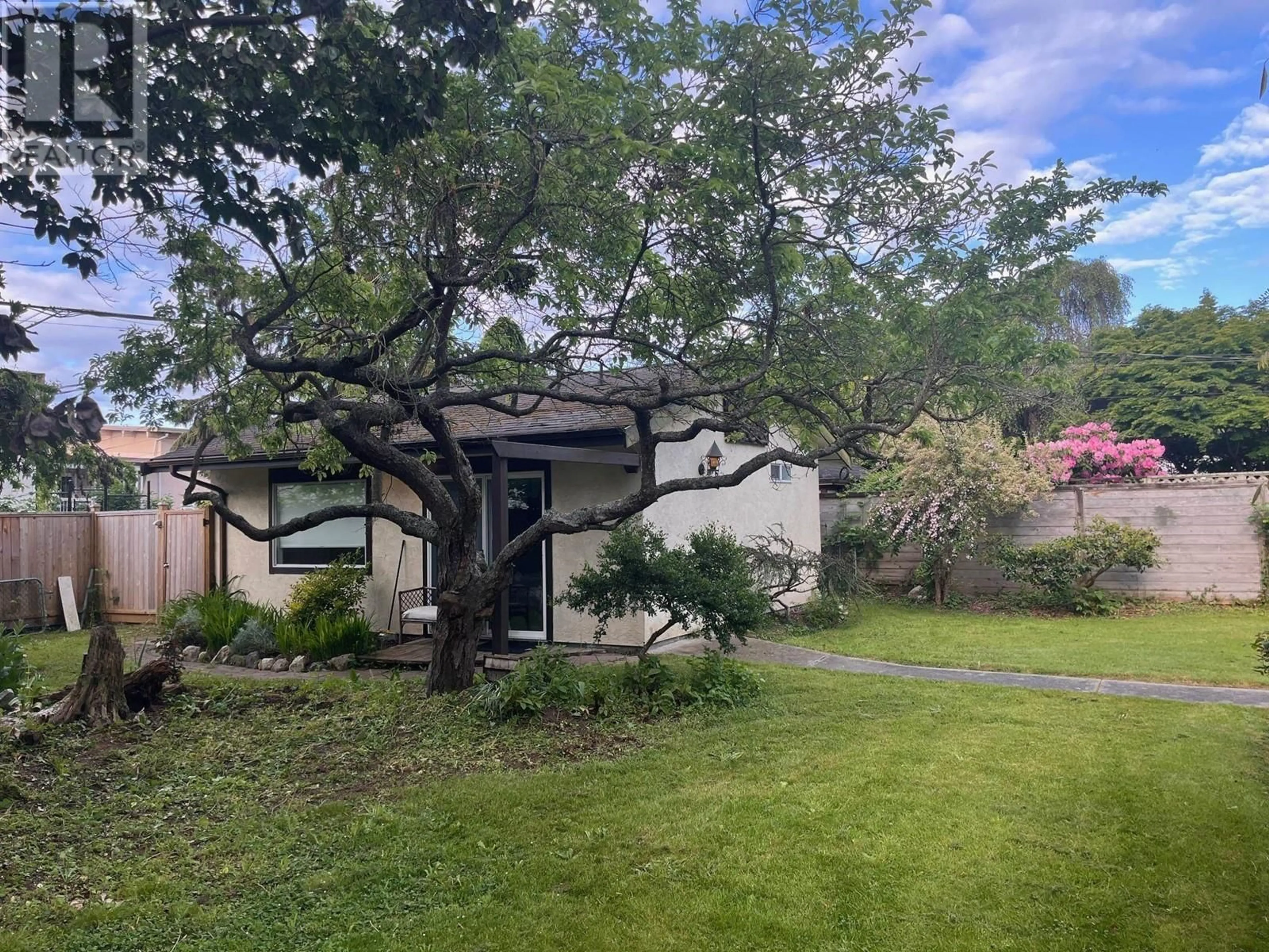 A pic from outside/outdoor area/front of a property/back of a property/a pic from drone, street for 5683 MEDUSA STREET, Sechelt British Columbia V0N3A0