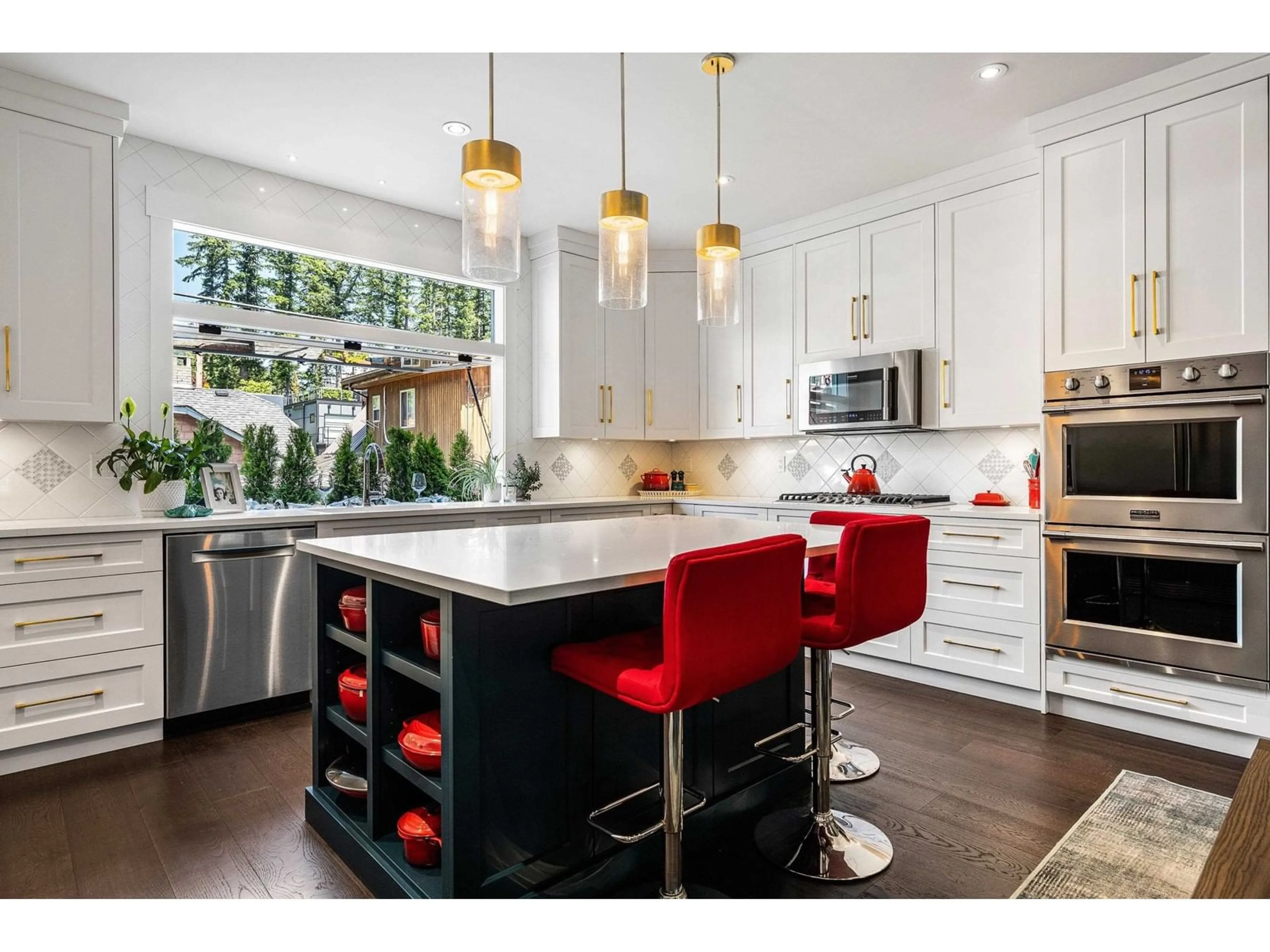 Contemporary kitchen, unknown for 291 HEMLOCK STREET, Cultus Lake British Columbia V2R4Y7