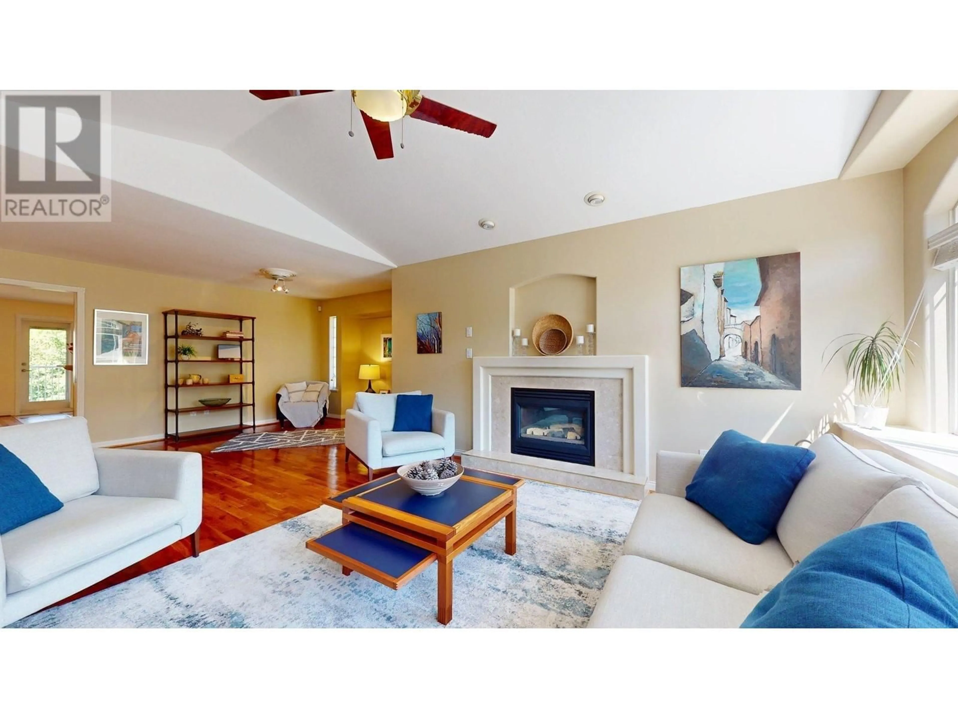 Living room with furniture, unknown for 1022 REGENCY PLACE, Squamish British Columbia V8B0N2