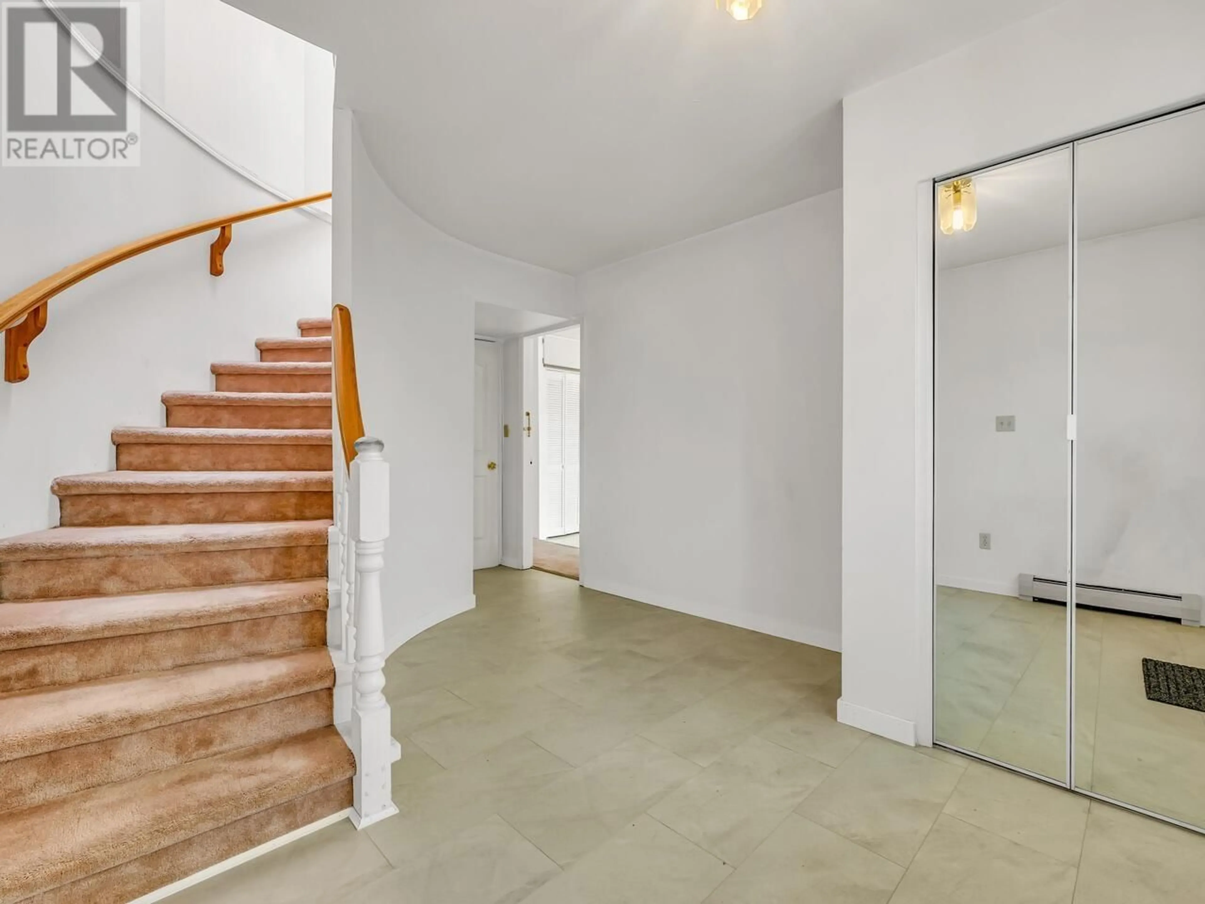 Indoor foyer for 3607 22ND AVENUE, Vancouver British Columbia V5M2Z8
