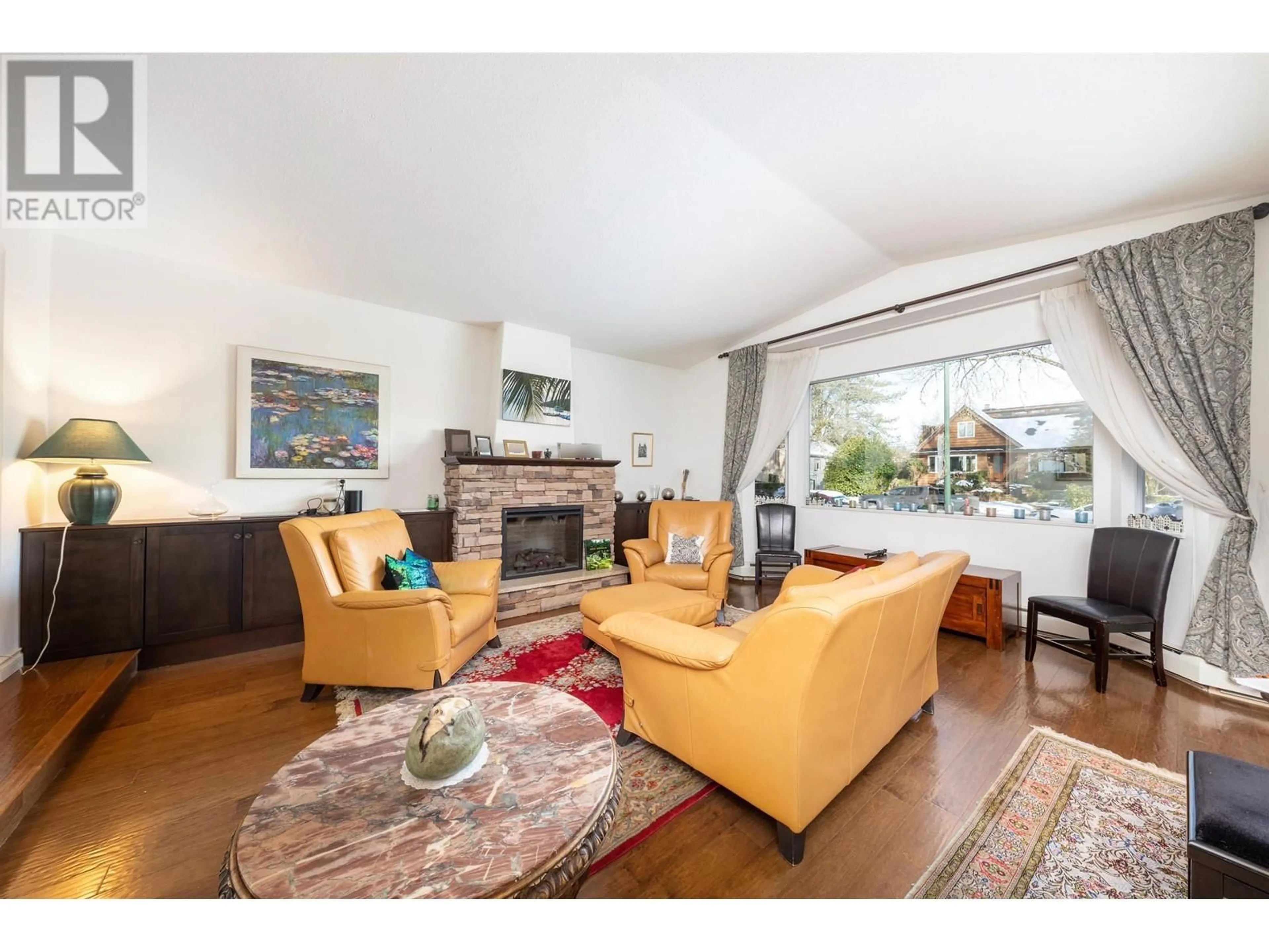 Living room with furniture, wood/laminate floor for 3982 29TH AVENUE, Vancouver British Columbia V6S1T9
