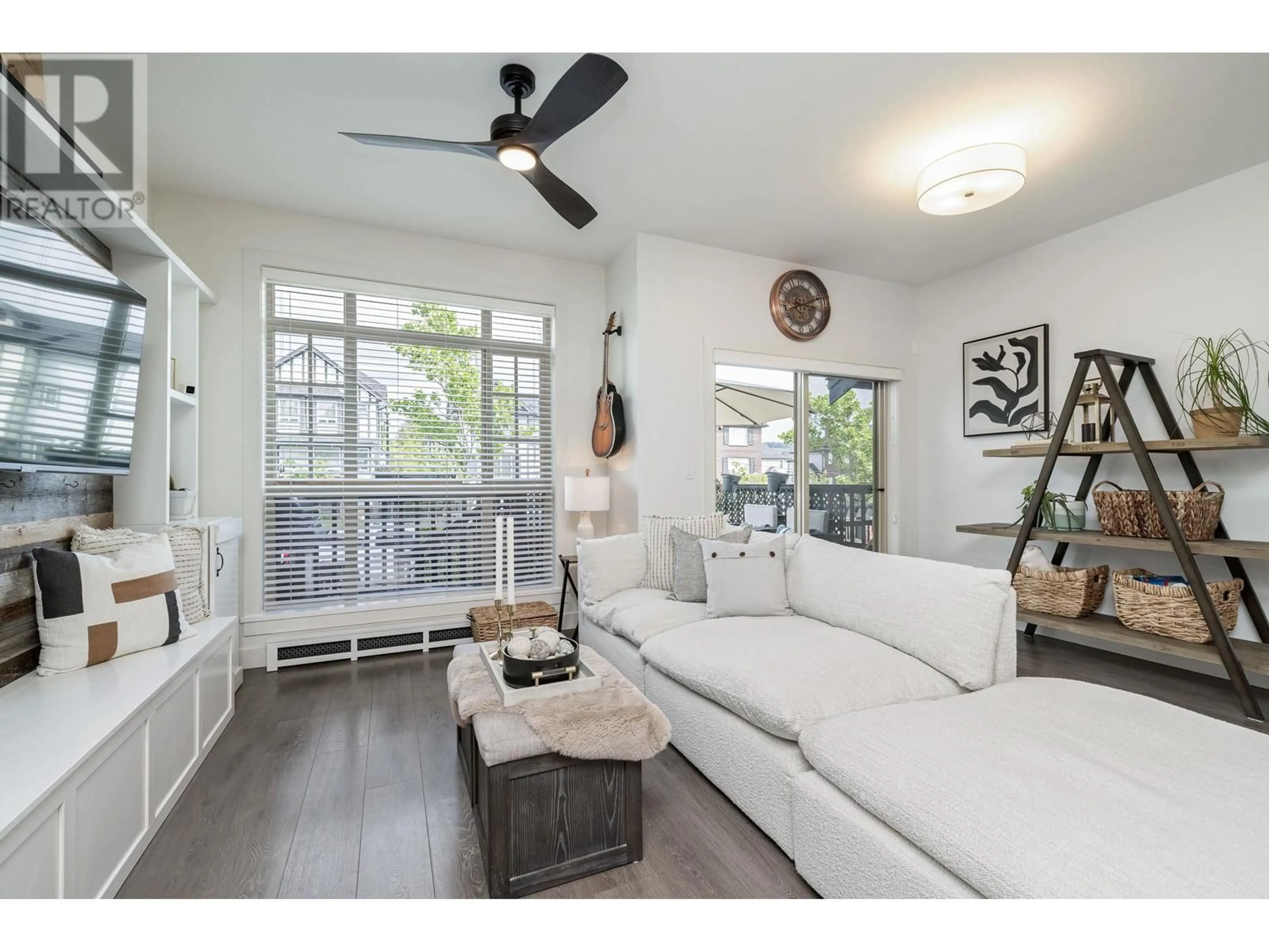 Living room with furniture, wood/laminate floor for 16 - 11305 240 STREET, Maple Ridge British Columbia V2W0J1