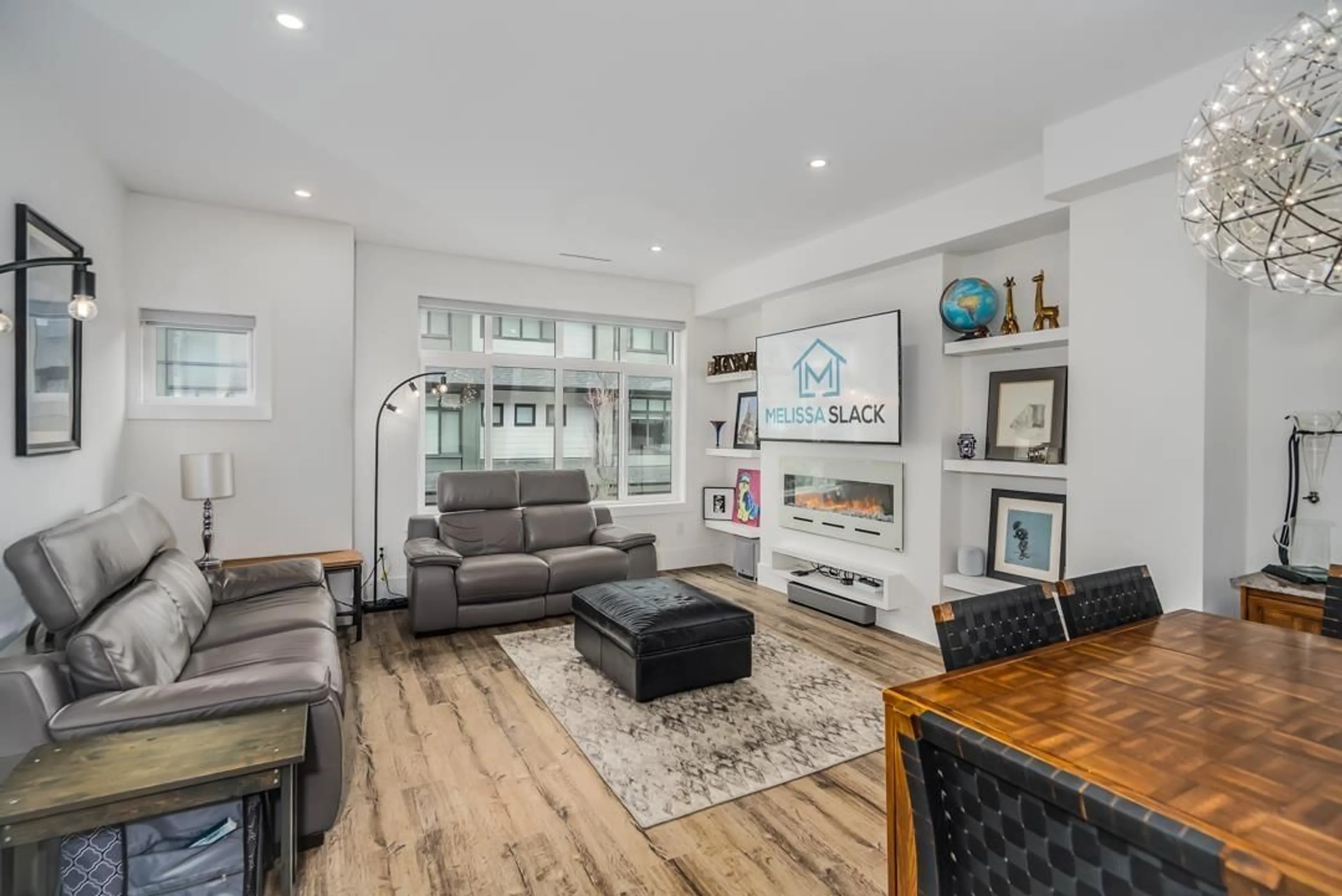 Living room with furniture, wood/laminate floor for 23 - 15177 60, Surrey British Columbia V3S7B3