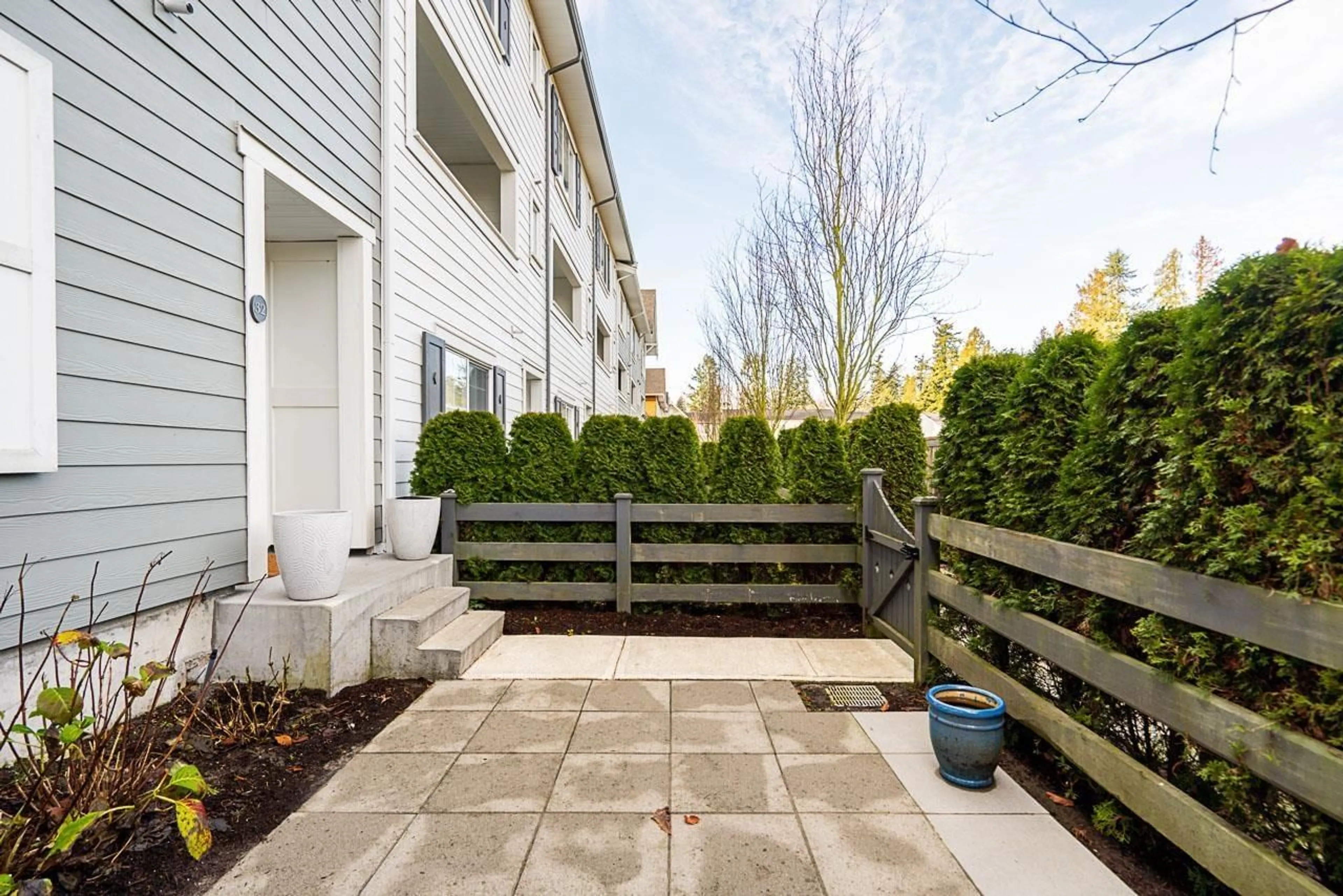 Patio, street for 32 - 127 172, Surrey British Columbia V3Z0W9