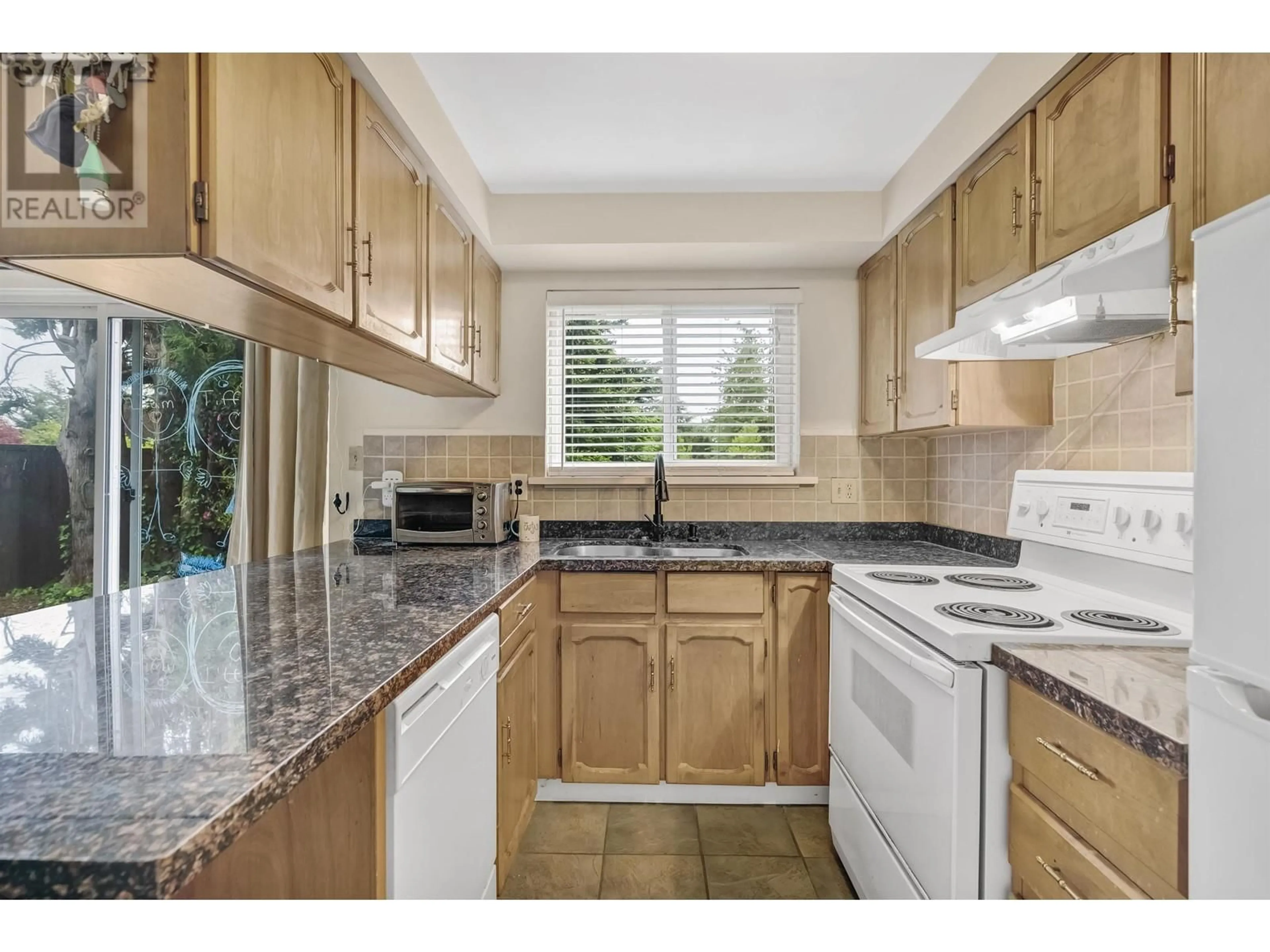 Standard kitchen, unknown for 1660 53A STREET, Tsawwassen British Columbia V4M3G4